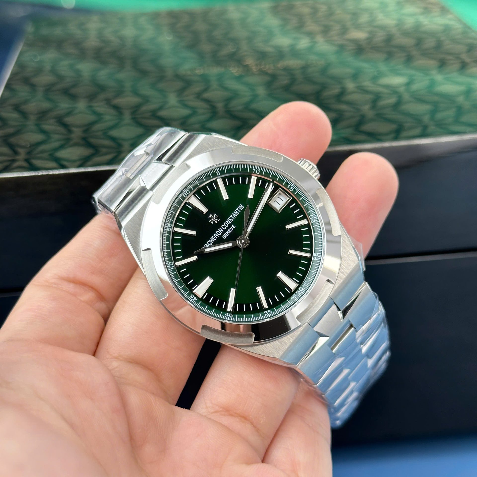 Vacheron Constantin Overseas 4500V Replica High-class Watch Green Dial PPF Factory 41mm - Top club