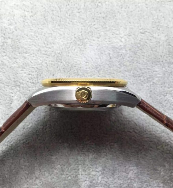Replica Omega Globemaster Master Chronometer Blue Dial Brown Leather Strap A8913 - Top club