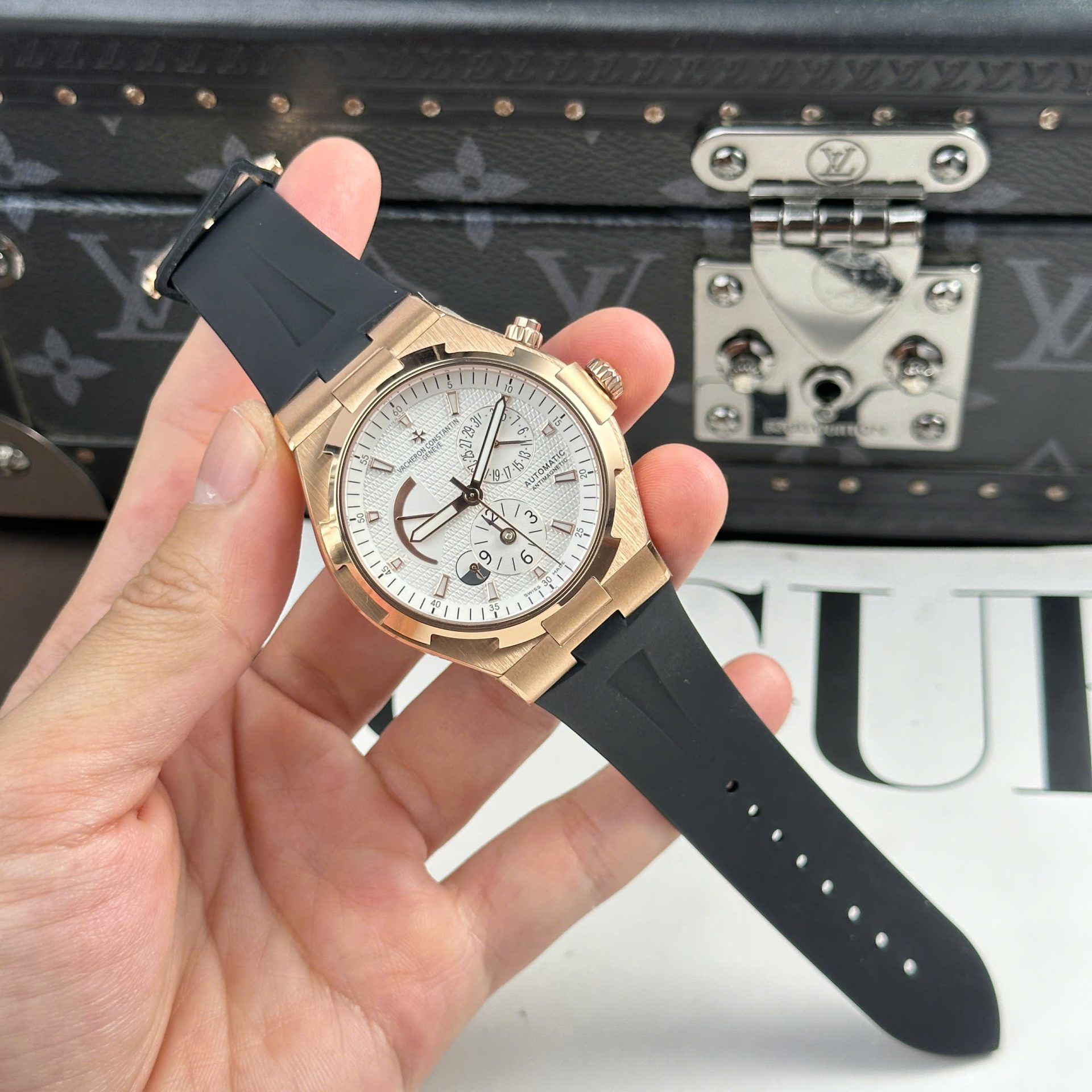 Vacheron Constantin Replica Watch Overseas Dual Time 47450 White Dial Rubber Strap 9F 42mm - Elite Watch Atelier