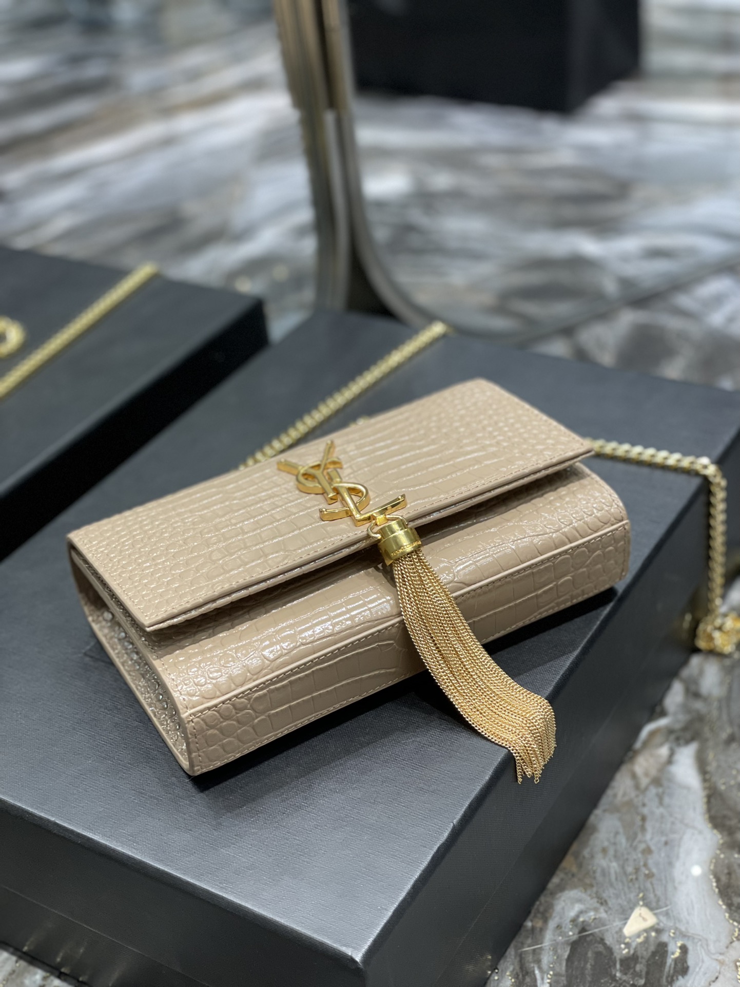 KATE SMALL CHAIN BAG IN GRAIN DE POUDRE EMBOSSED LEATHER1:1High-quality replica