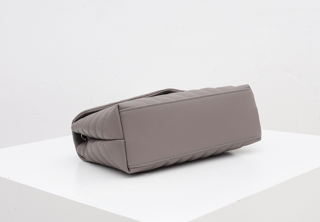 TO – Luxury Edition Bags SLY 1301:1High-quality replica