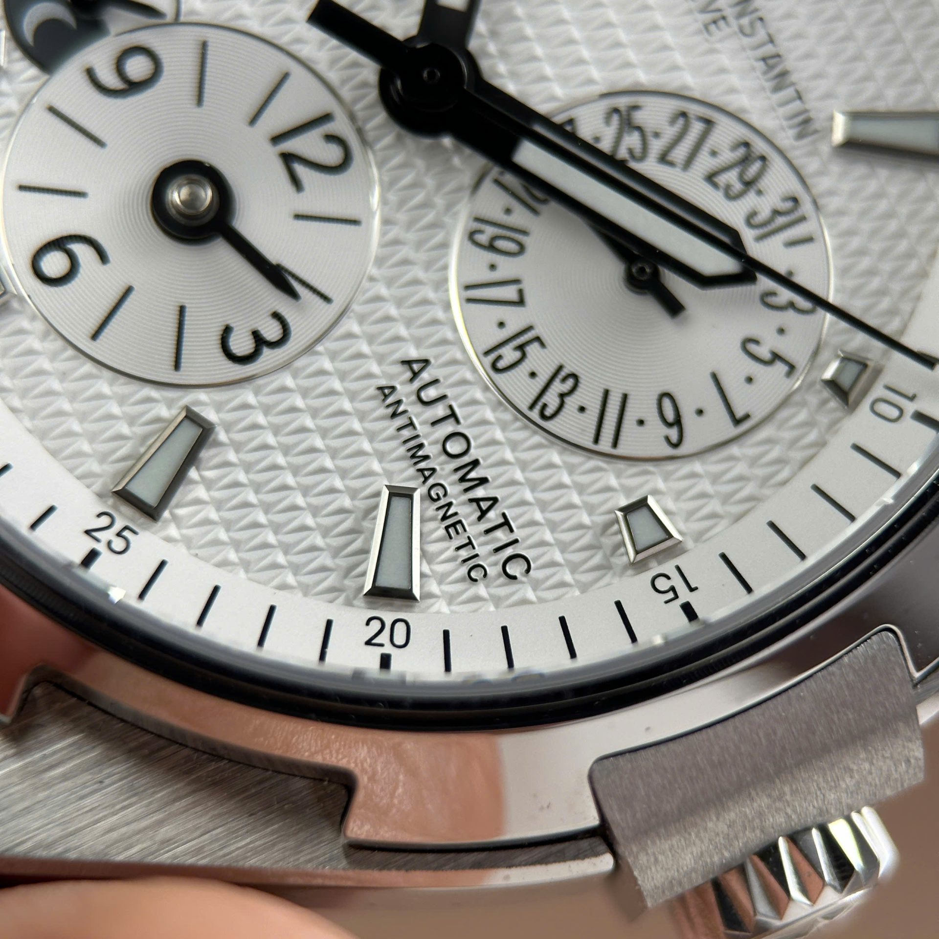 Vacheron Constantin Luxury Imitation Watches Overseas Dual Time 47450 White Dial Metal Wire 9F Factory 42mm - Top club