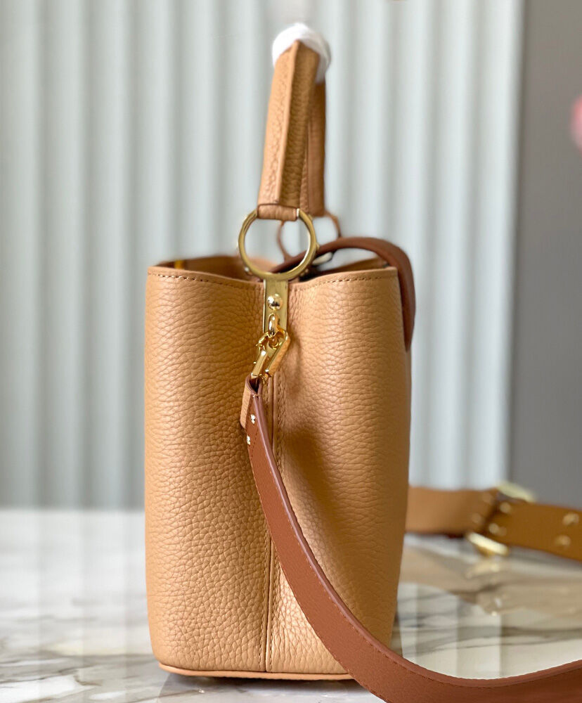 Louis Vuitton Capucines MM M22676 M230581:1High-quality replica