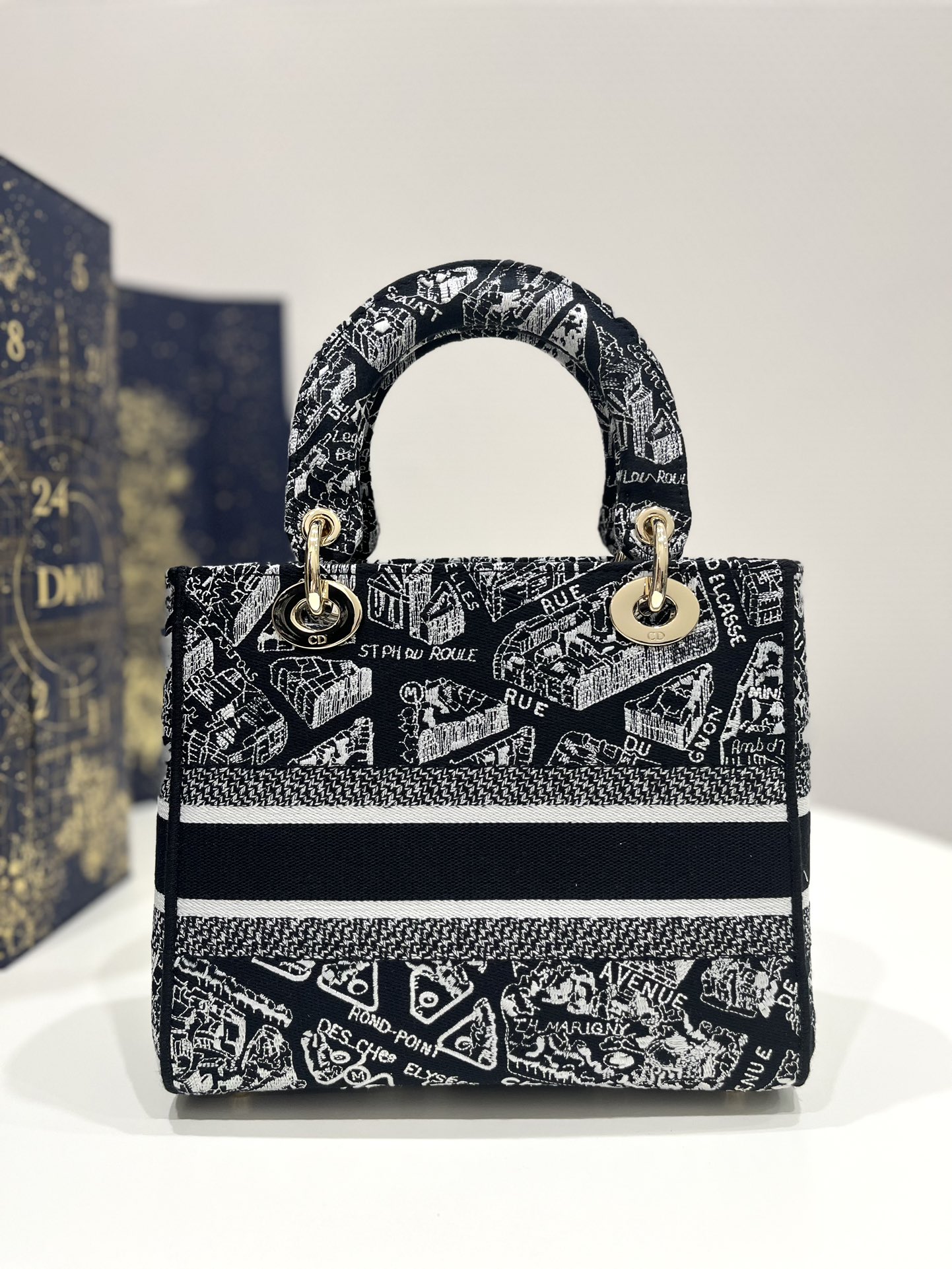 Medium Lady D-Lite Bag Black For Women 9.5in/ 24cm M0565OOMP_M9931:1High-quality replica