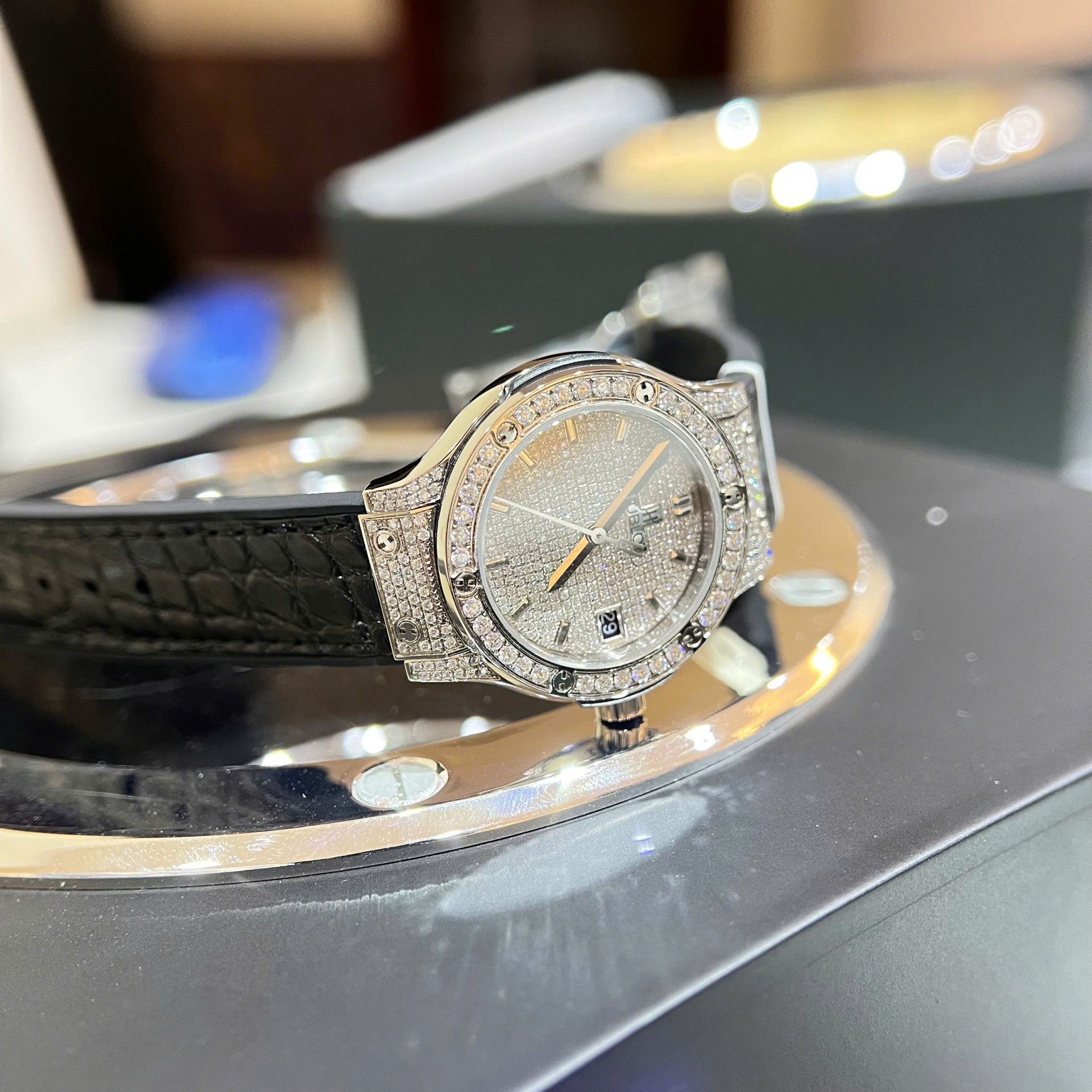 Hublot Classic Fusion Titanium Pav�� Customs Full Moissanite Diamonds High End Watch Replicas 33mm - Top club
