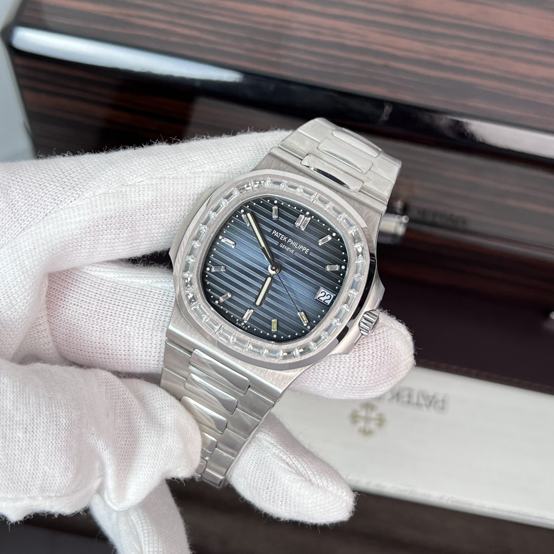 Patek Philippe Nautilus 5723 Replica 1:1 Watch Blue Dial Diamond 40mm - Elite Watch Atelier