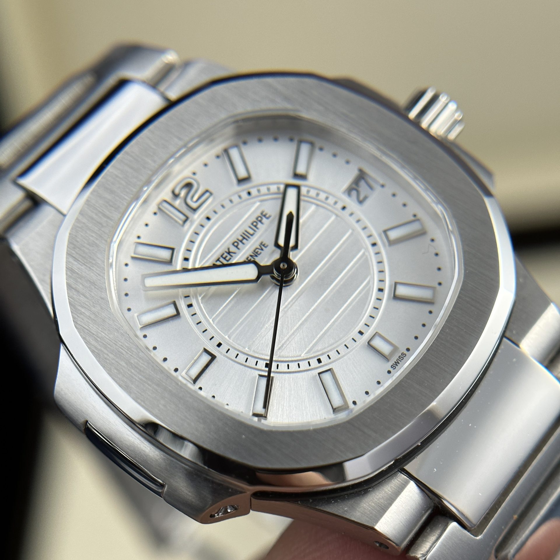 Patek Philippe Replica Watch Nautilus 7010 White Dial Metal Wire 32mm - Top club