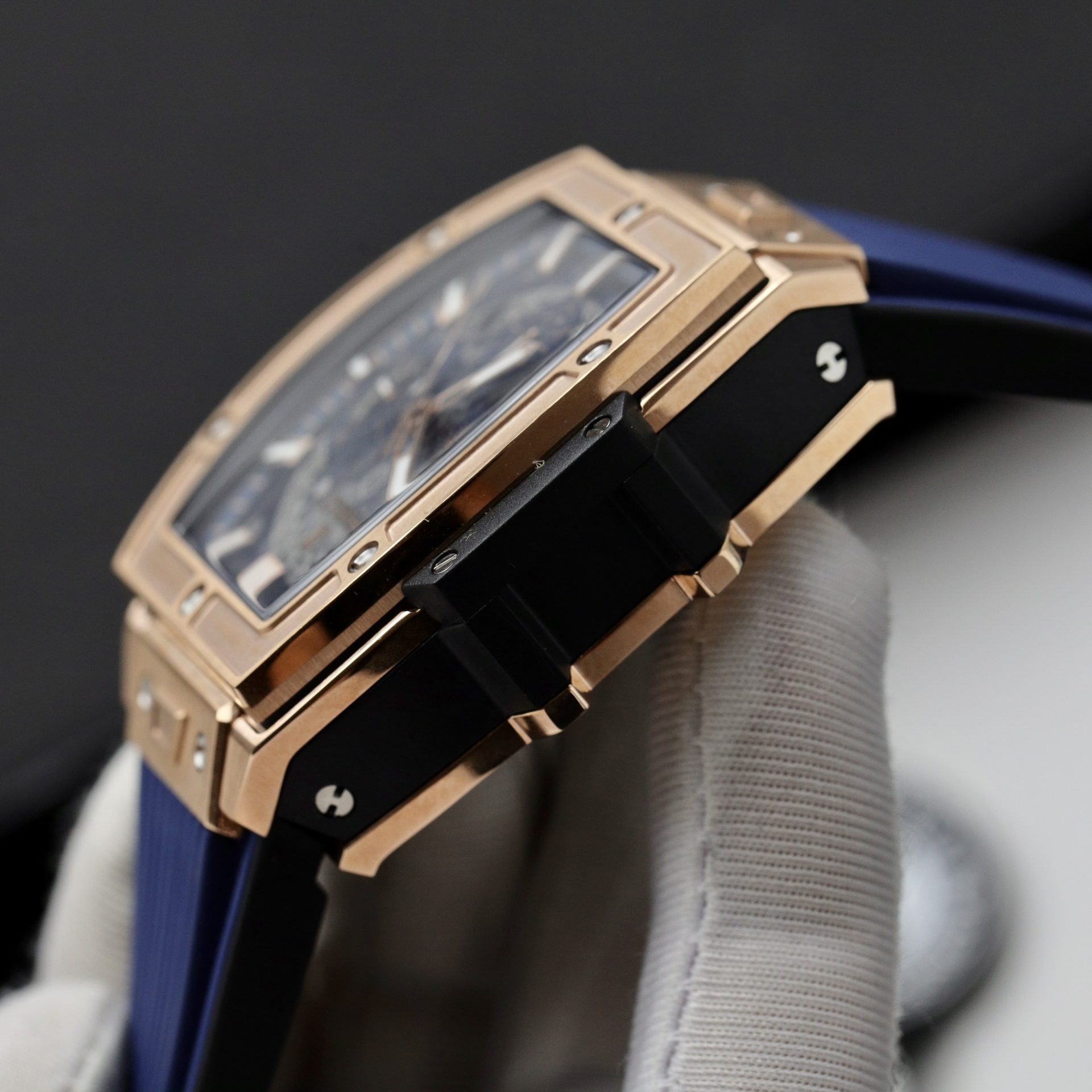 Hublot Replica Watch Spirit Of Big Bang King Gold Dial Blue 42mm - Top club
