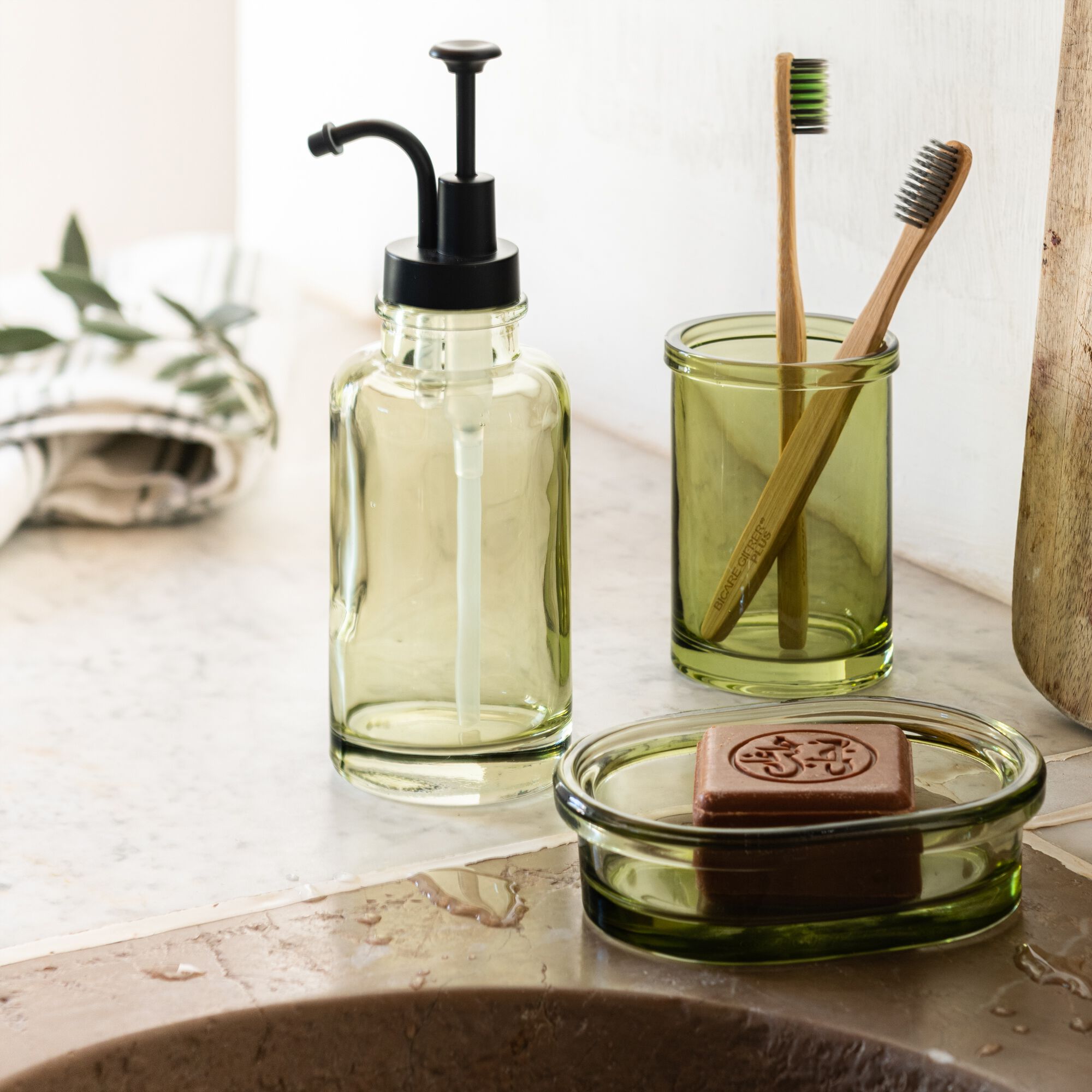 MIMOSA - Porte brosse à dent en verre - vert garrigue