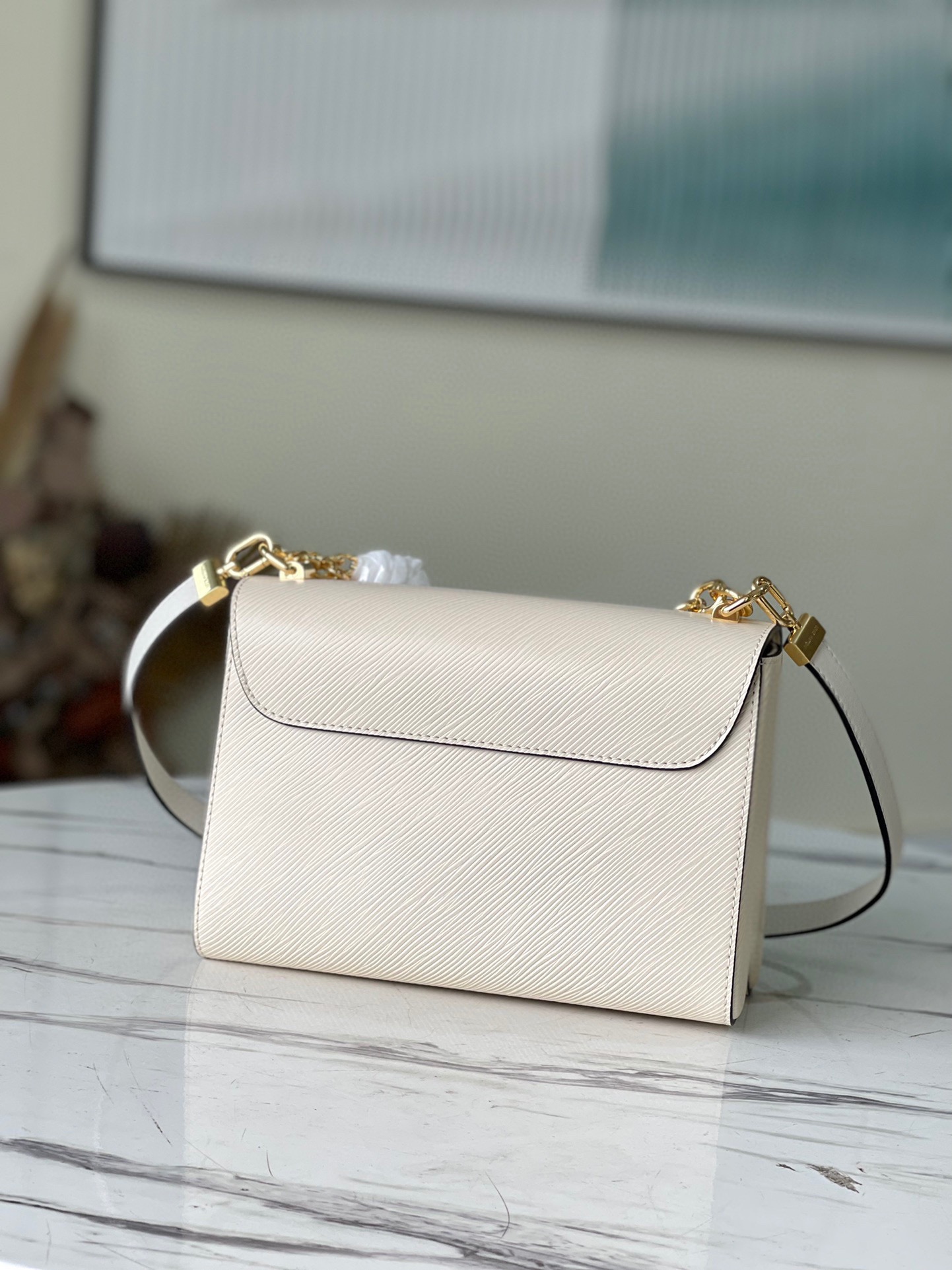 Louis Vuitton Twist MM M594031:1High-quality replica