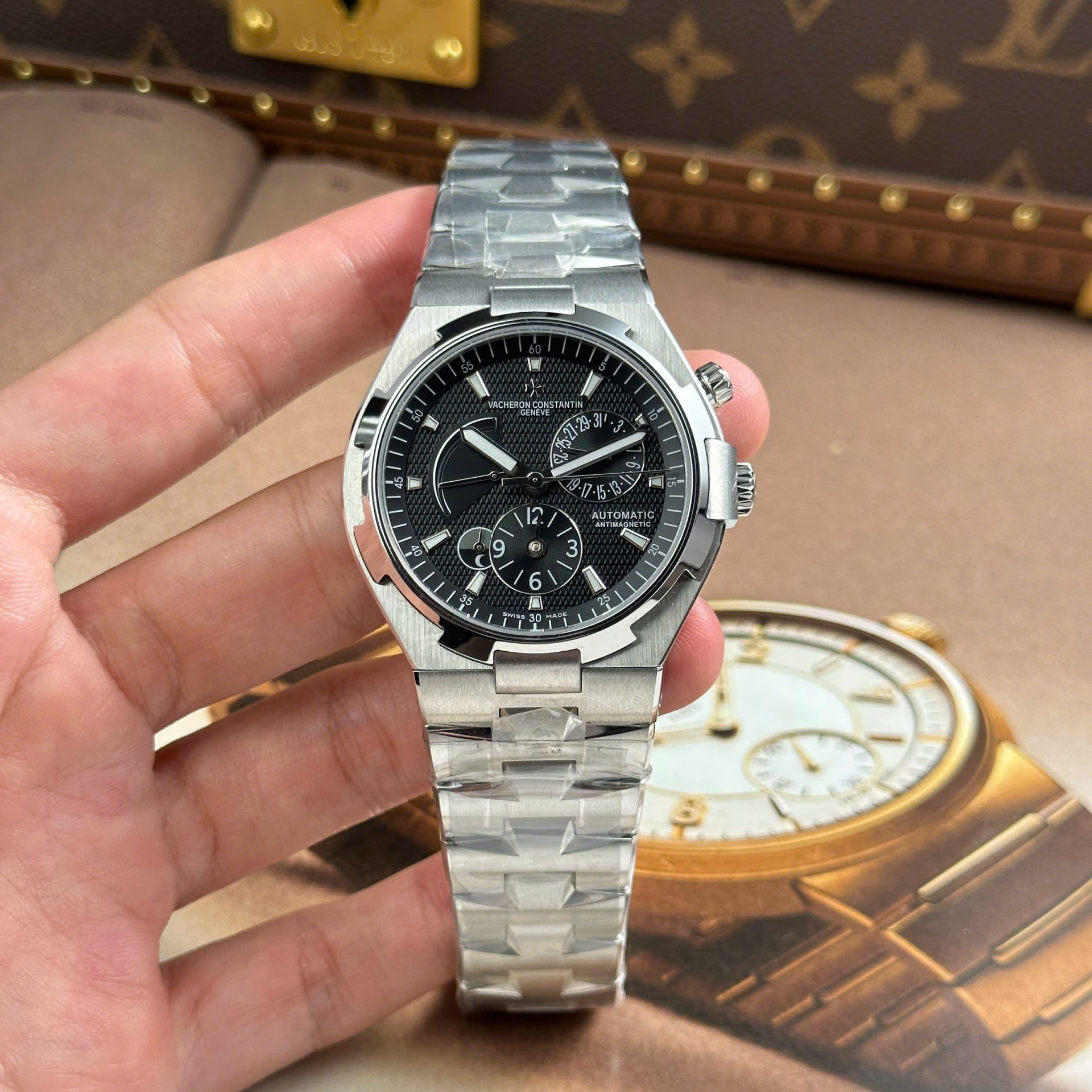 Vacheron Constantin Luxury Fake Watches Overseas Dual Time 47450 Black Dial Metal Wire 9F Factory 42mm - Top club