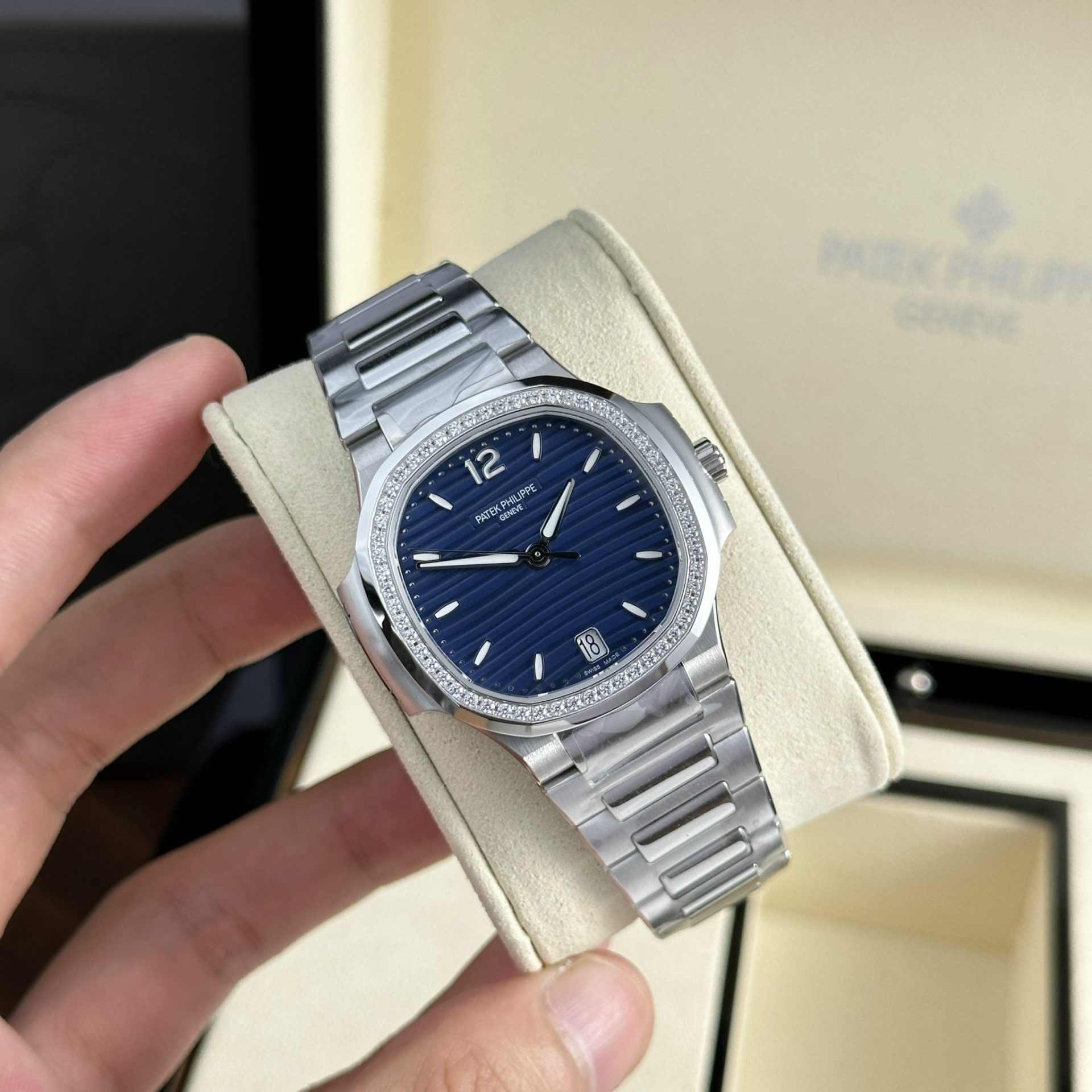 Patek Philippe Replica 1:1 Watch Nautilus 7118 Blue Dial With Stone 3K Factory 35.2mm - Elite Watch Atelier