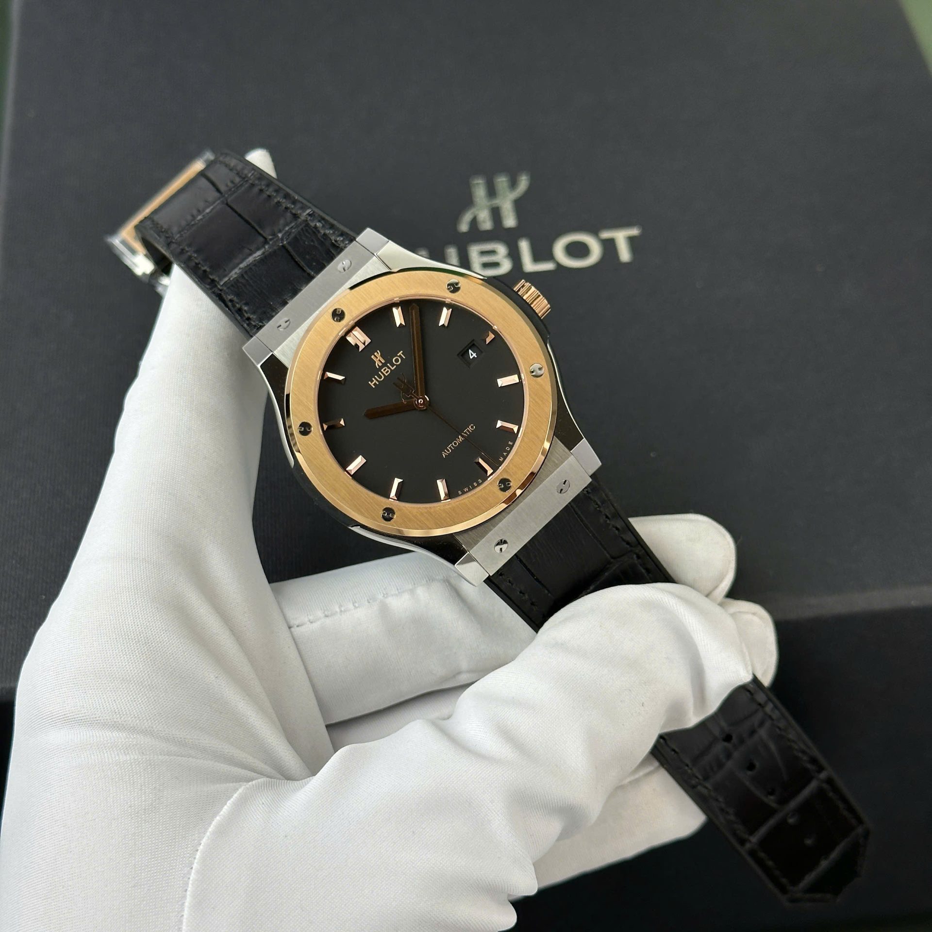 Hublot Classic Fusion Replica Watches Black Dial King Gold Bezel 42mm - Top club