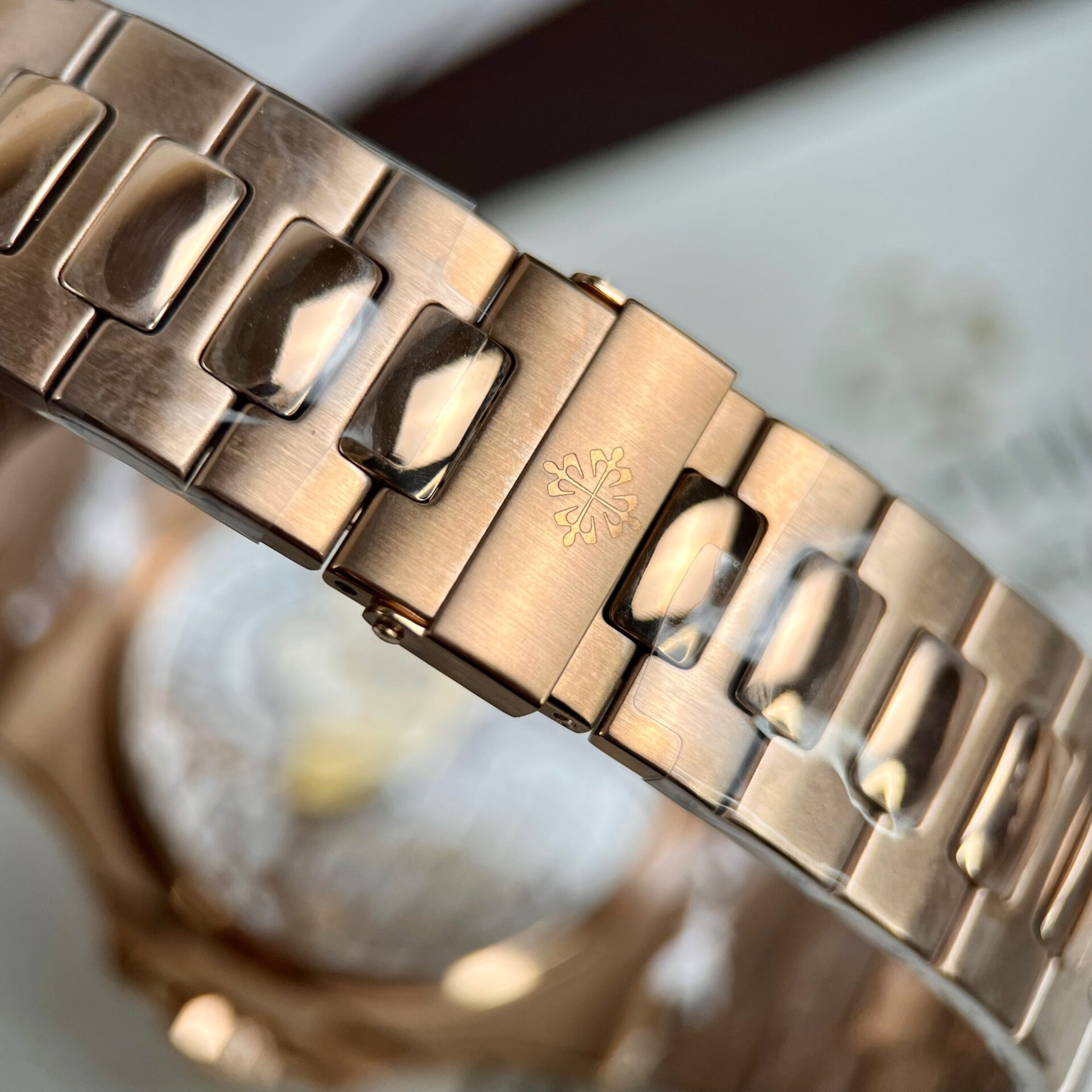Patek Philippe Nautilus 5712 Chocolate Dial Gold Plated Replica 11 Watch GR 40mm - Top club