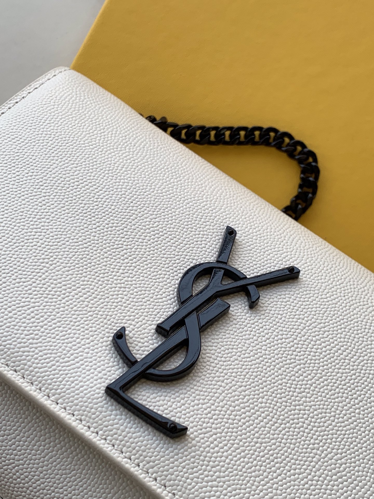 KATE SMALL CHAIN BAG IN GRAIN DE POUDRE EMBOSSED LEATHER1:1High-quality replica