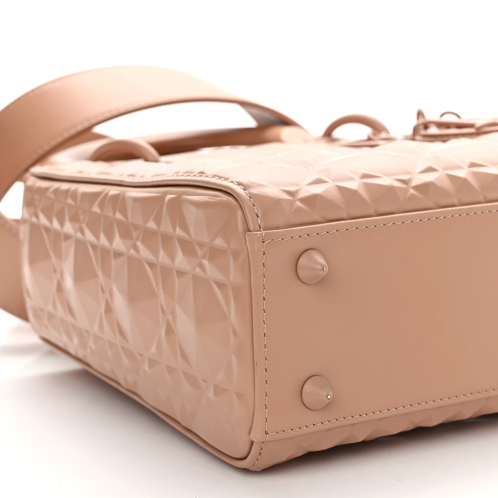 Where to Buy Superfake Handbags You’ll Love1:1High-quality replica