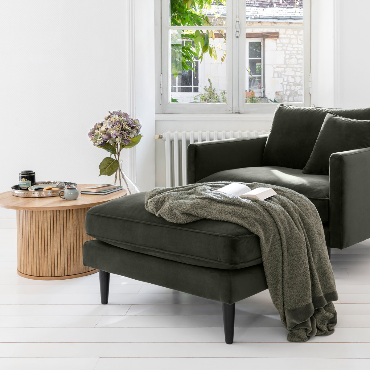 Coffee table "Colva" Wood effect veneer, d.70 cm