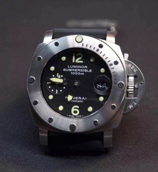 Replica Panerai Luminor Submersible PAM243 Black Dial Rubber Strap P.9010 - Top club