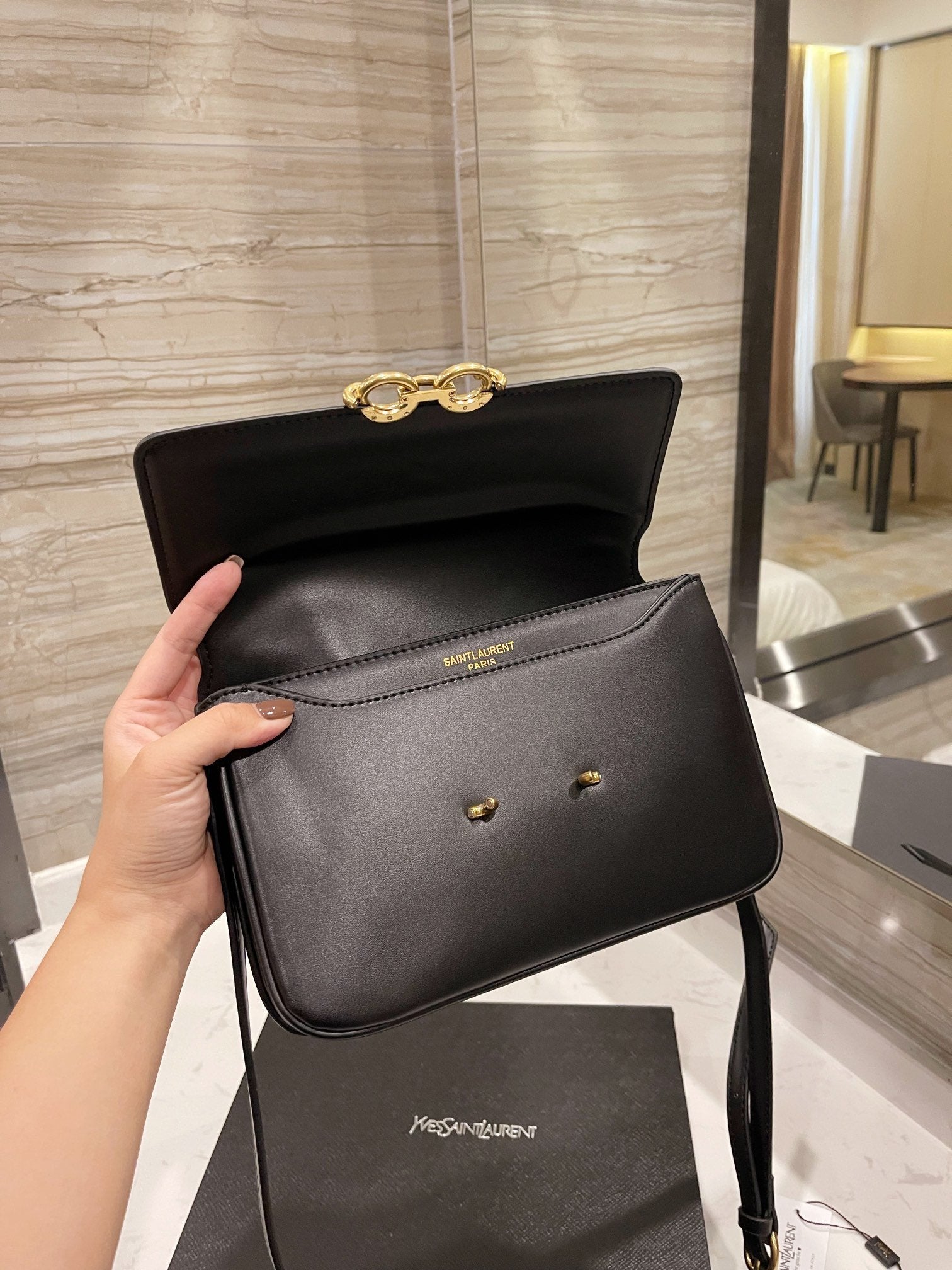 TO – Luxury Edition Bags SLY 2031:1High-quality replica