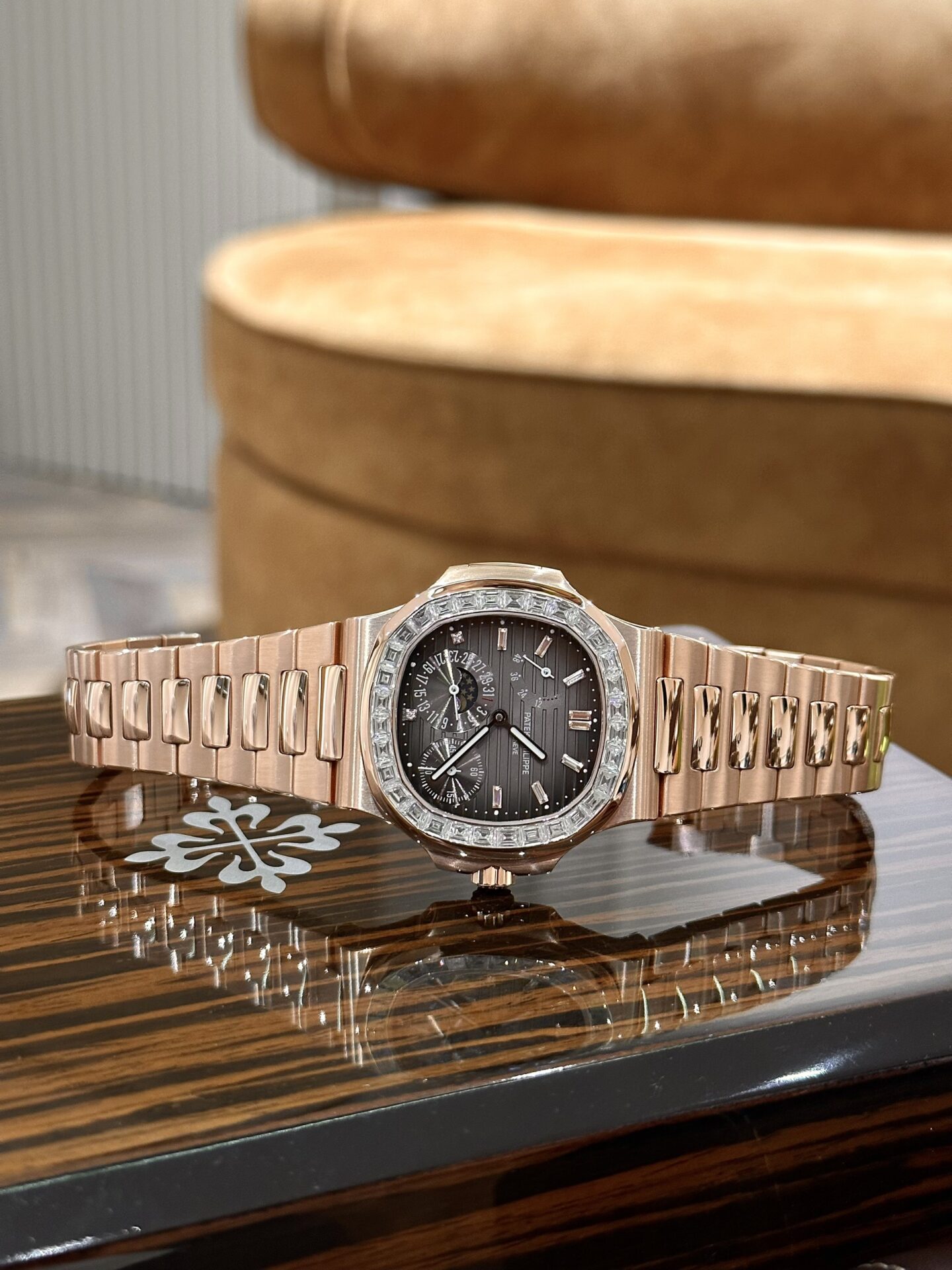 Patek Philippe Nautilus 5724 Replica Watch Gold Wrapped Diamond Moissanite 40mm - Top club