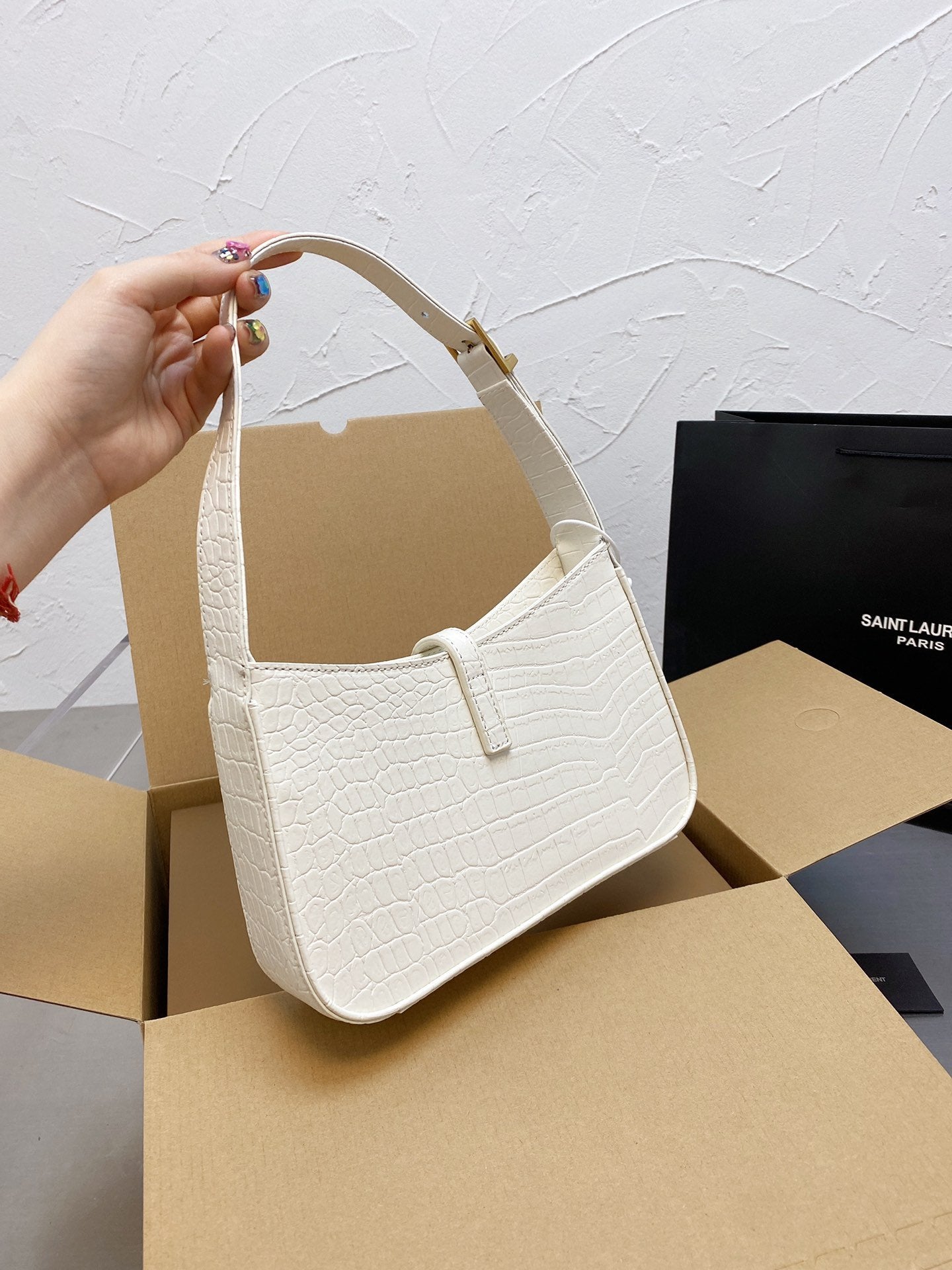 TO – Luxury Edition Bags SLY 2041:1High-quality replica