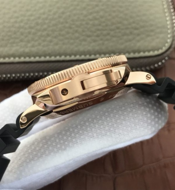 Replica Panerai XF PAM684 RG Luminor Submersible Rubber Strap P.9010 - Top club