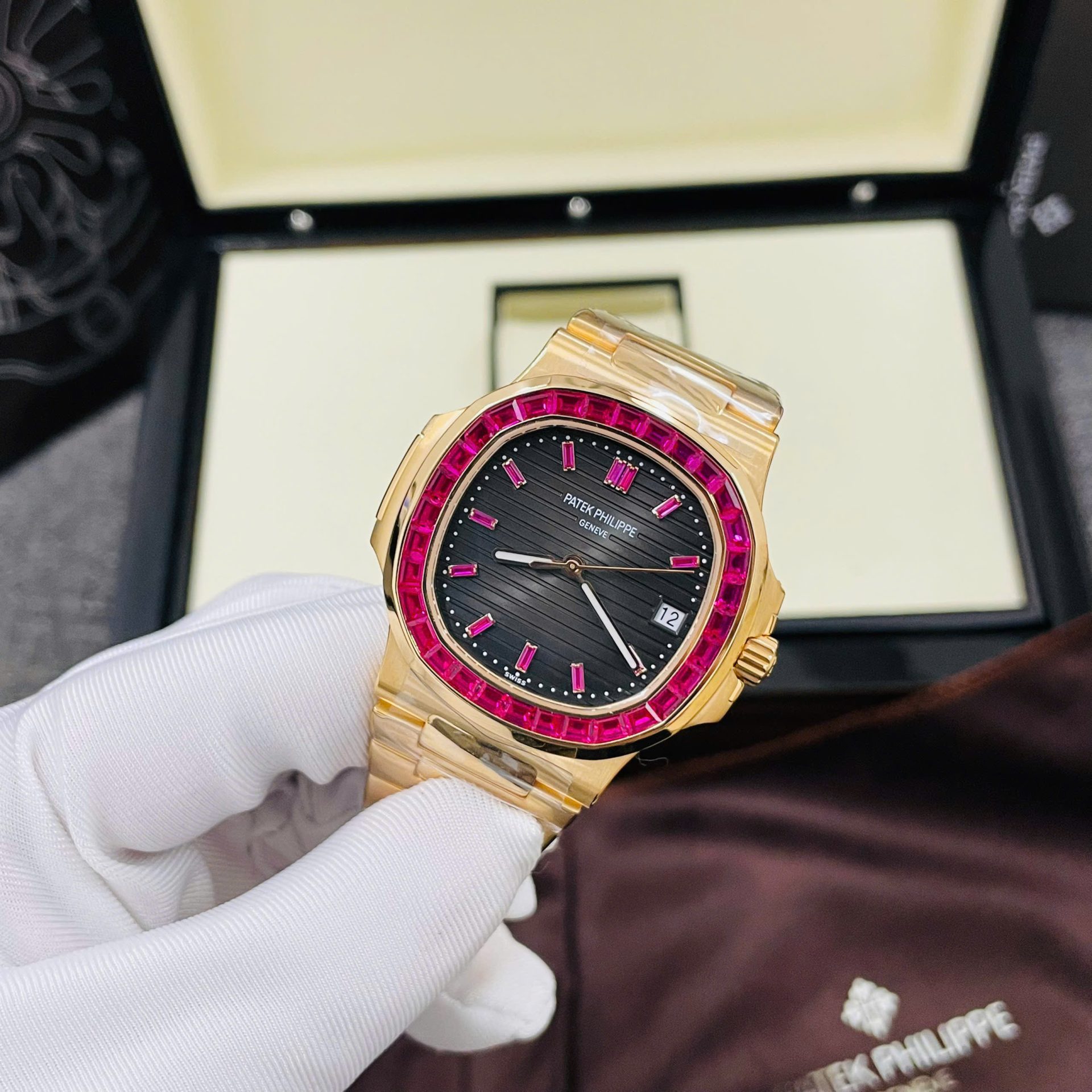 Patek Philippe Nautilus 5723 Copies Watch 18K Gold Wrapped + Synthetic Ruby 40mm - Top club