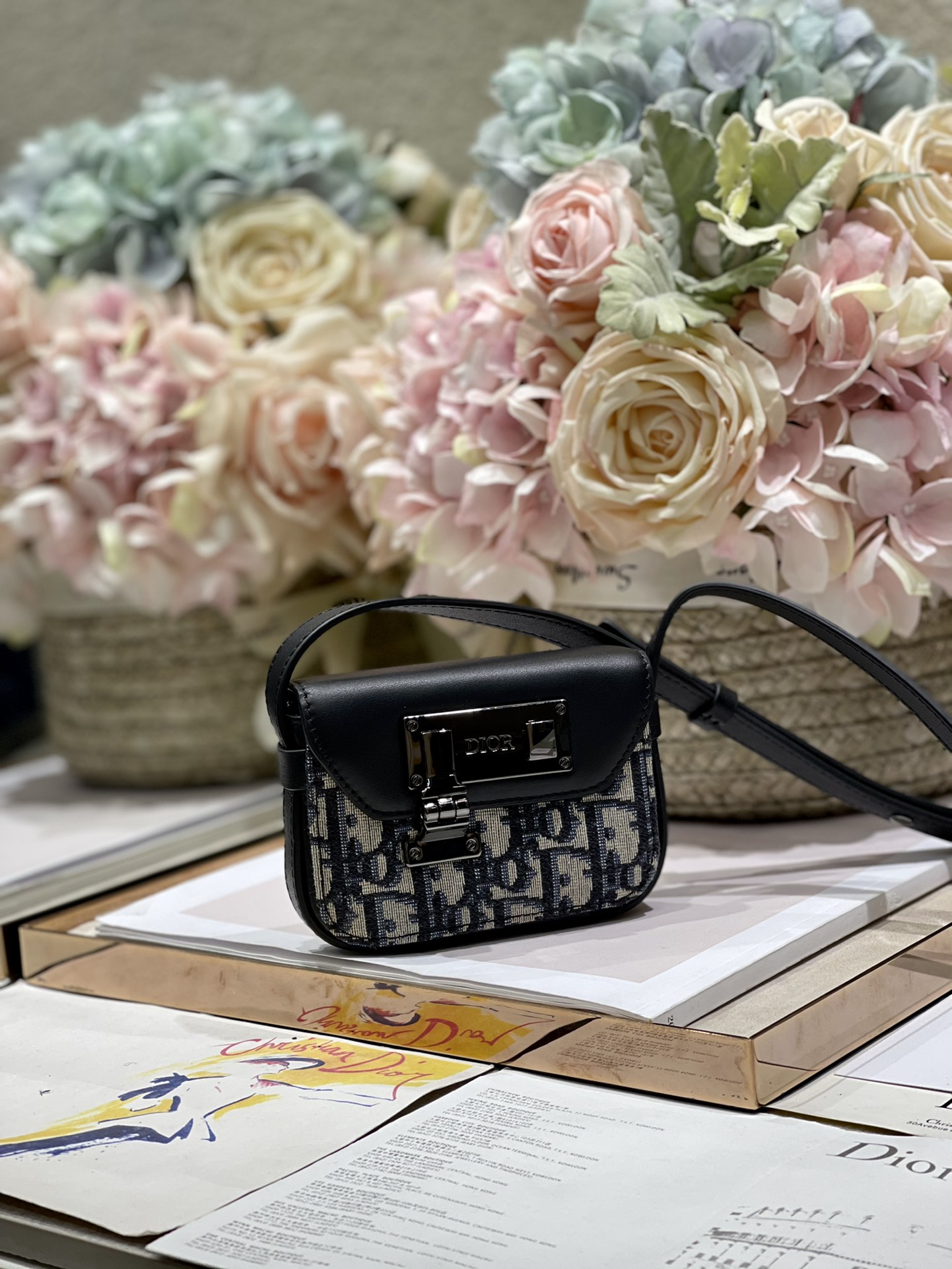 Lock Messenger Pouch Black/Beige For Women 4.5in/11cm1:1High-quality replica