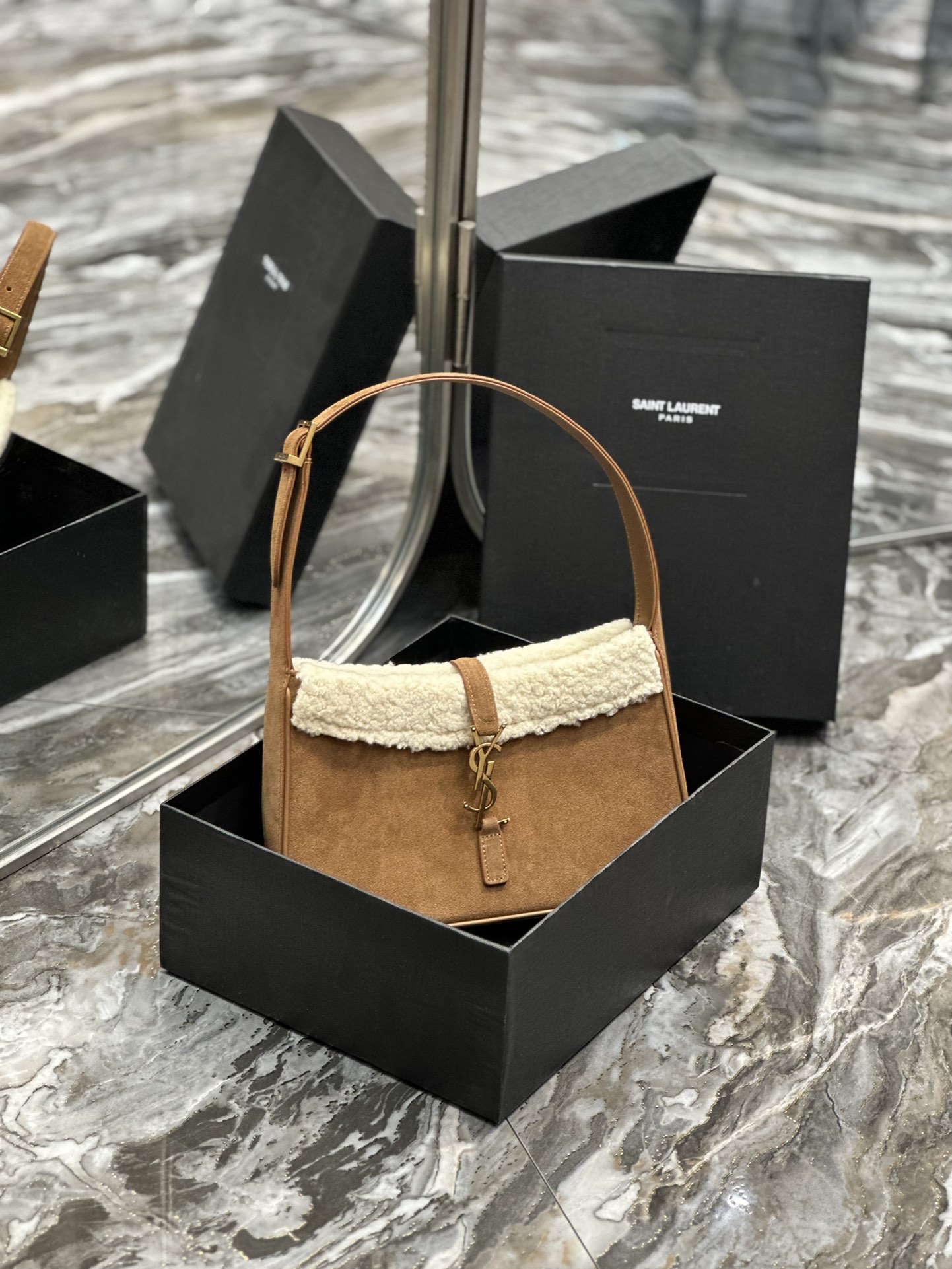 LE 5 À 7 HOBO BAG IN LIZARD SHINY LEATHER