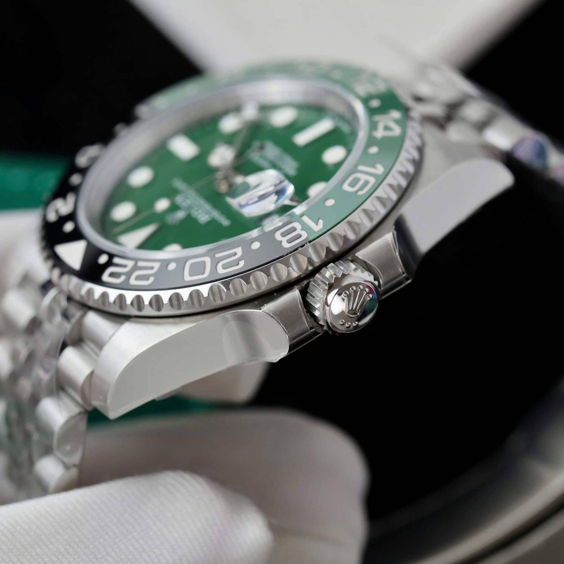 Rolex GMT-Master II 126729VTNR Copies Watch Green Dial Jubilee Strap 40mm - Top club