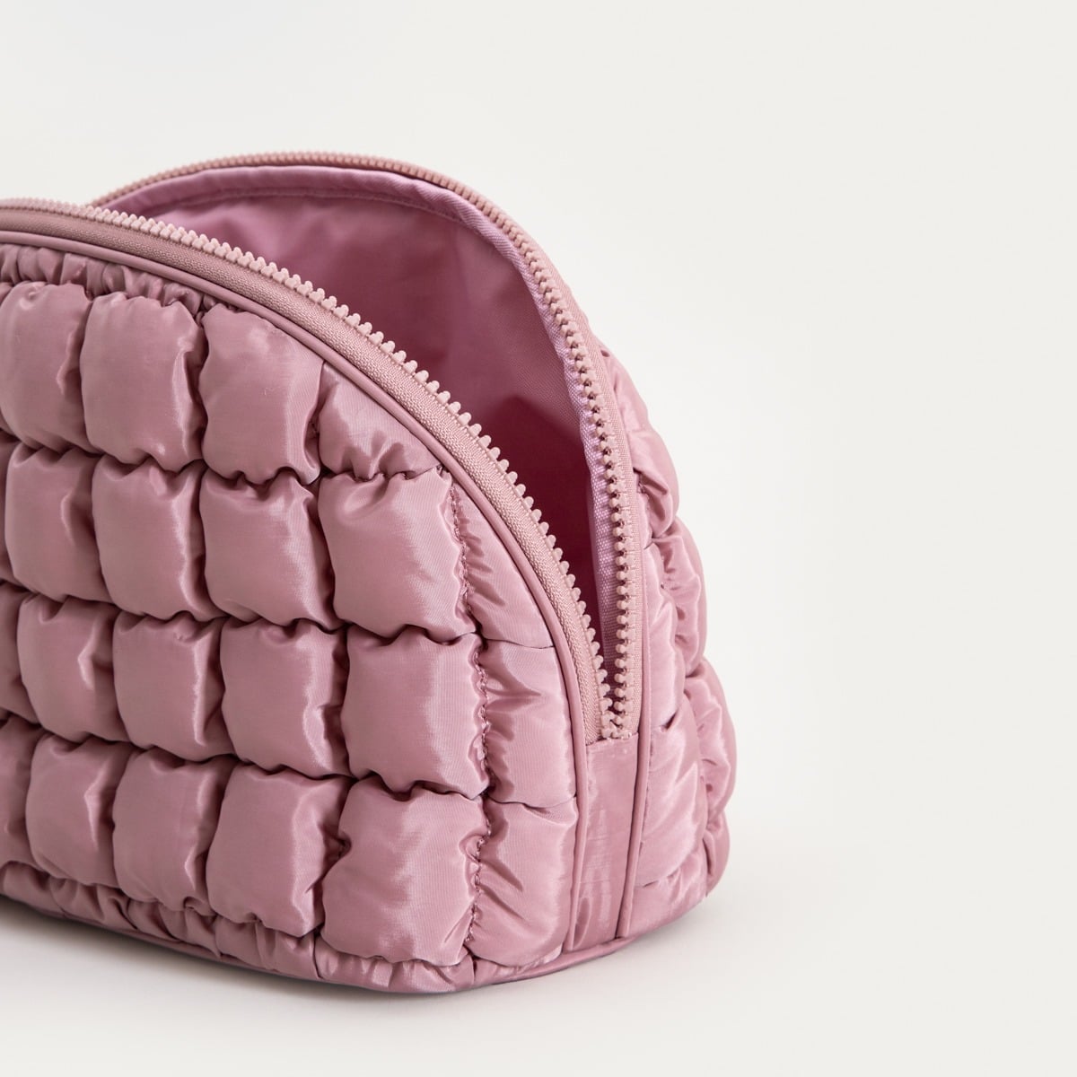 Kosmetyczka BLUFFI czarna 30x15x18 cm