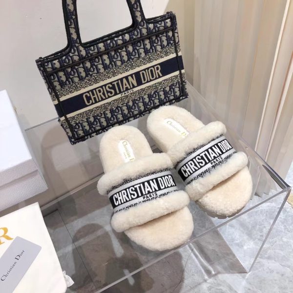 Chanel WOC