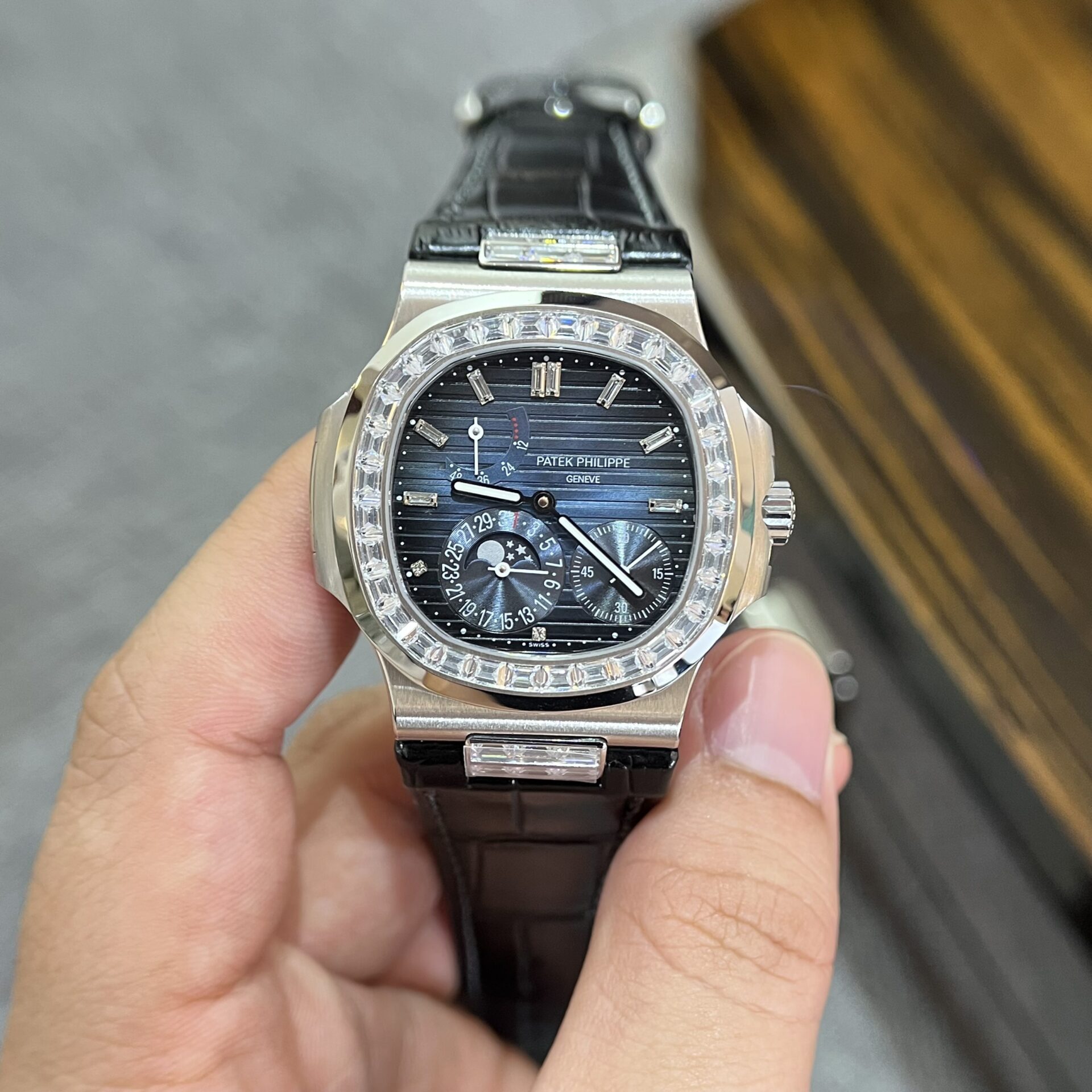 Patek Philippe Nautilus 5724G Replica 1:1 Watch Blue Dial GF Factory 40mm - Elite Watch Atelier