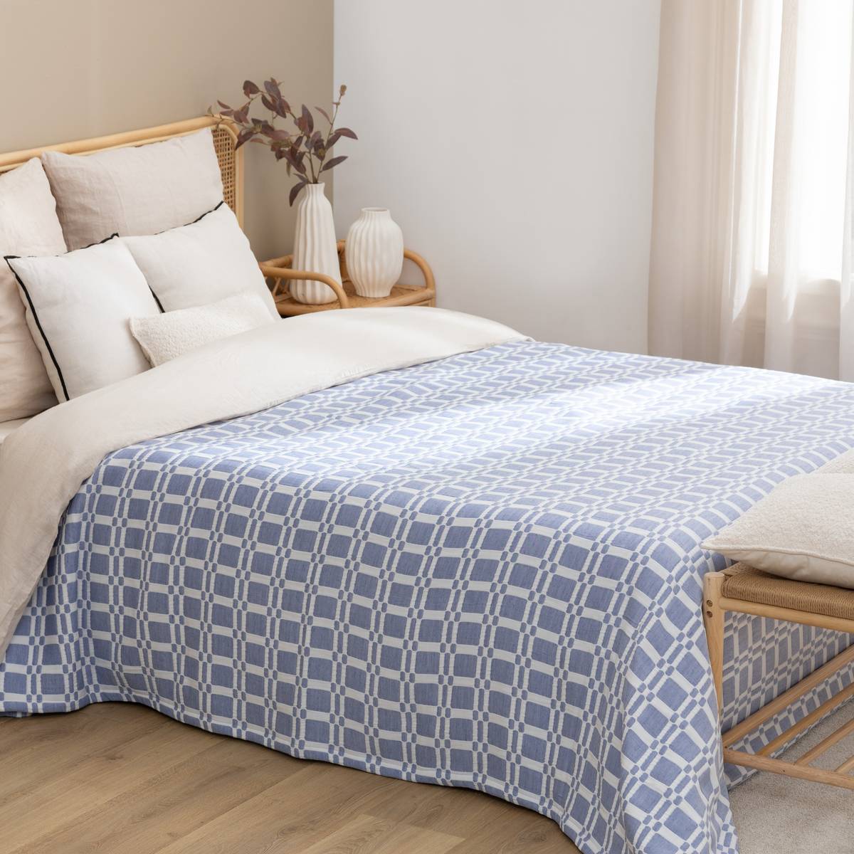 Bedspread "Nuvia" Indigo Blue, 260x240 cm