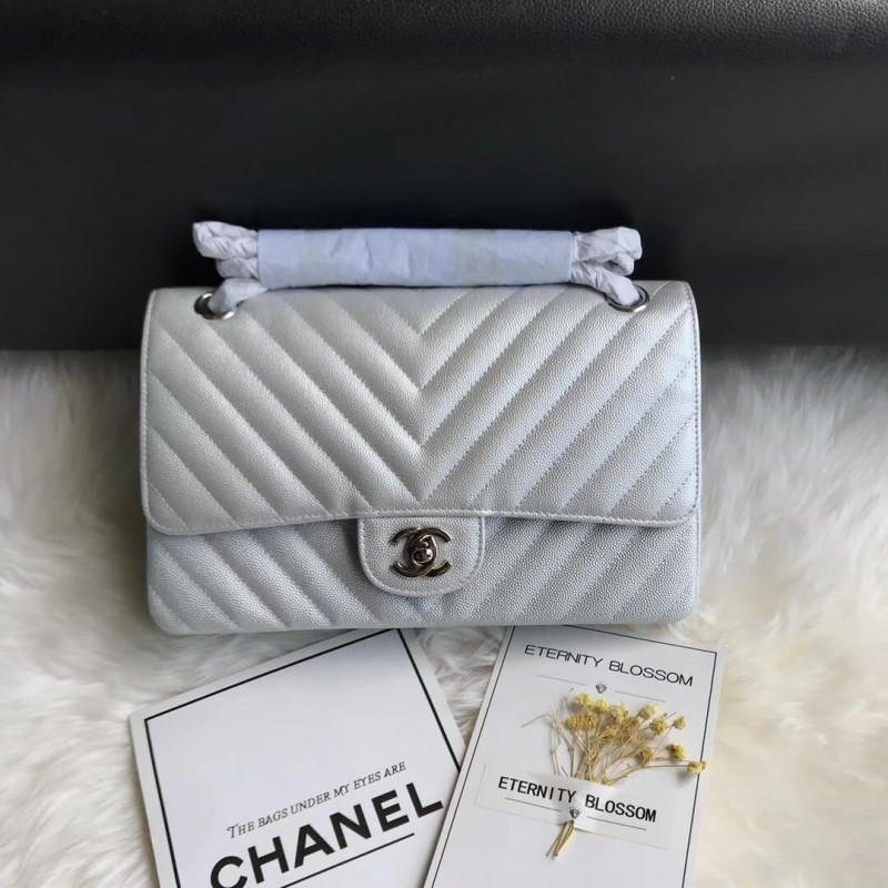 Replica Chanel Chevron Caviar Calfskin Classic Flap Bag A011121:1High-quality replica