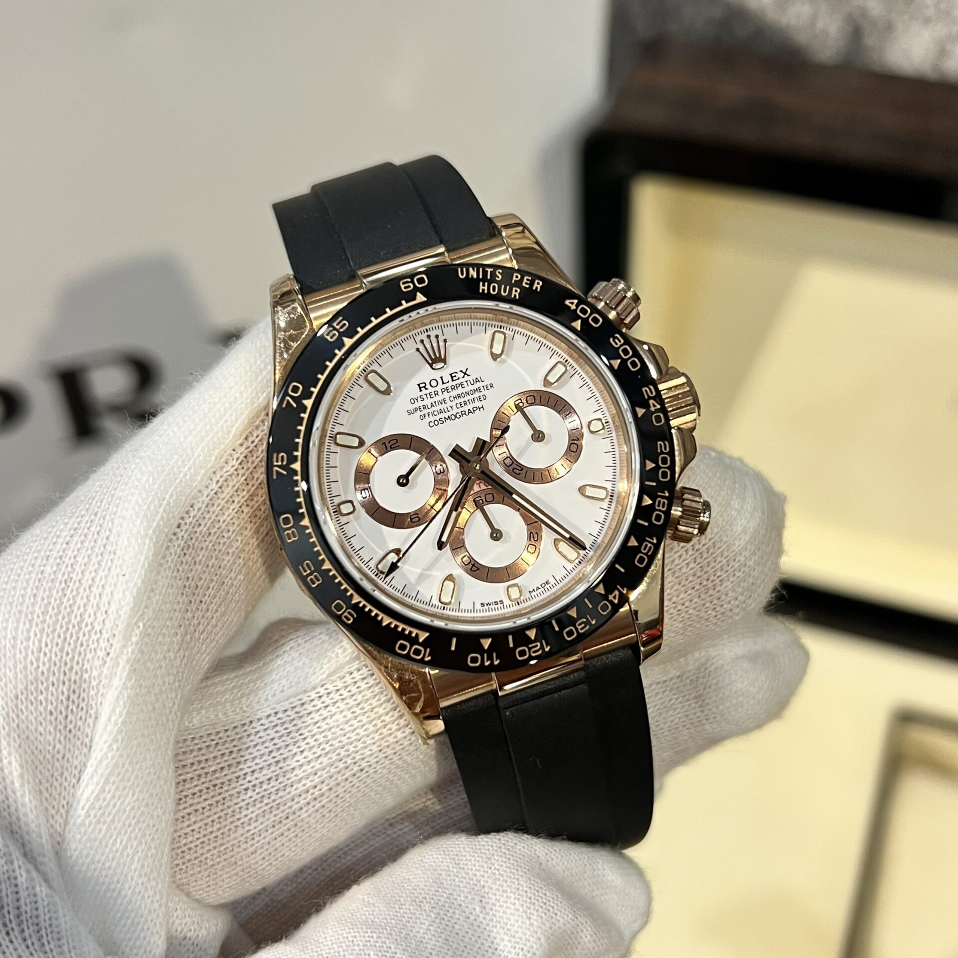 Rolex Daytona Replica Watch White Dial Rubber Strap BT Factory 40mm - Elite Watch Atelier
