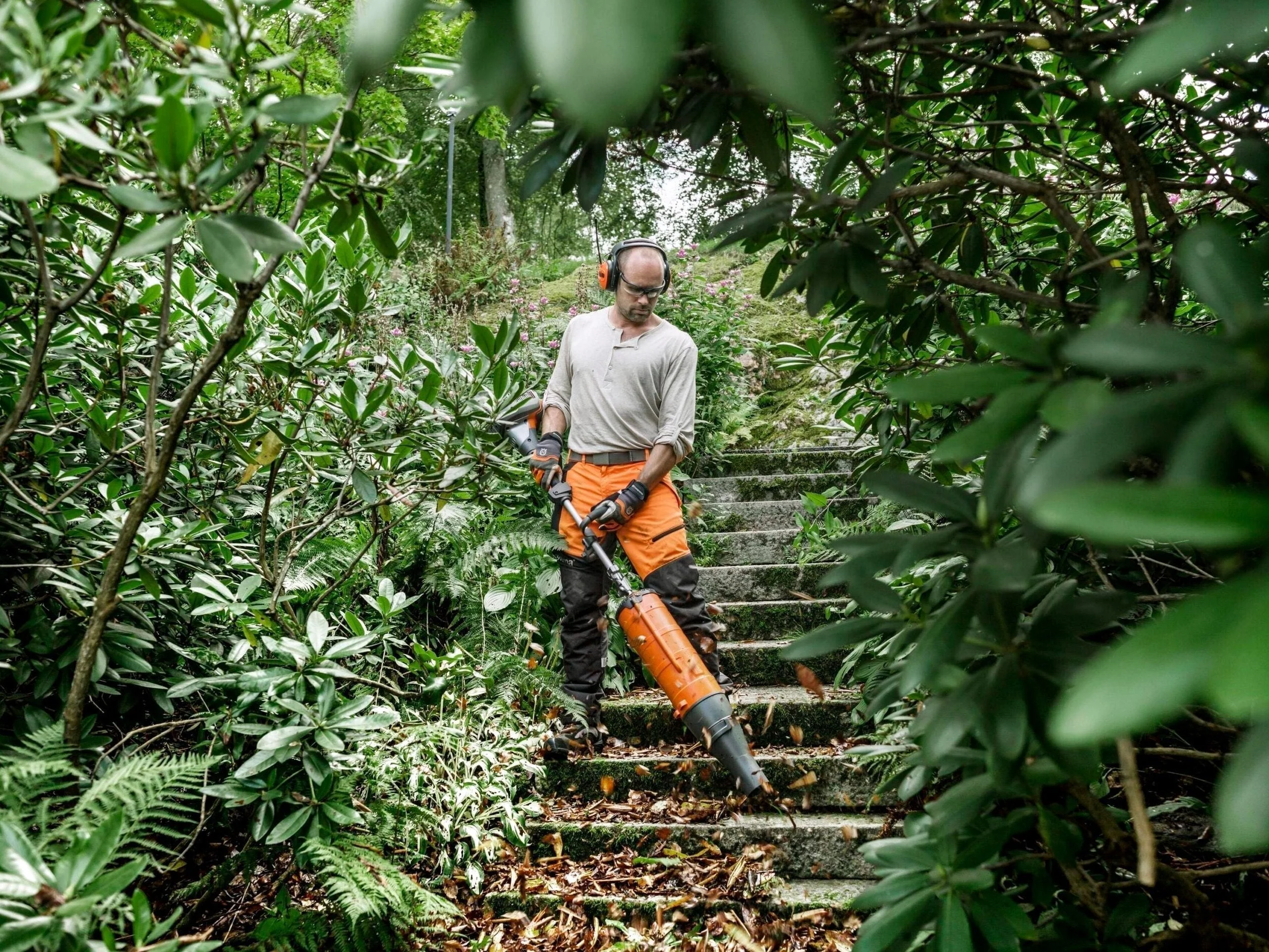 Husqvarna Straight Shaft Gas String Trimmer, 28-cc 2-Cycle, 20-in - 330LK 970545001 - Image 13 Husqvarna Straight Shaft Gas String Trimmer, 28-cc 2-Cycle, 20-in - 330LK 970545001 - Image 13