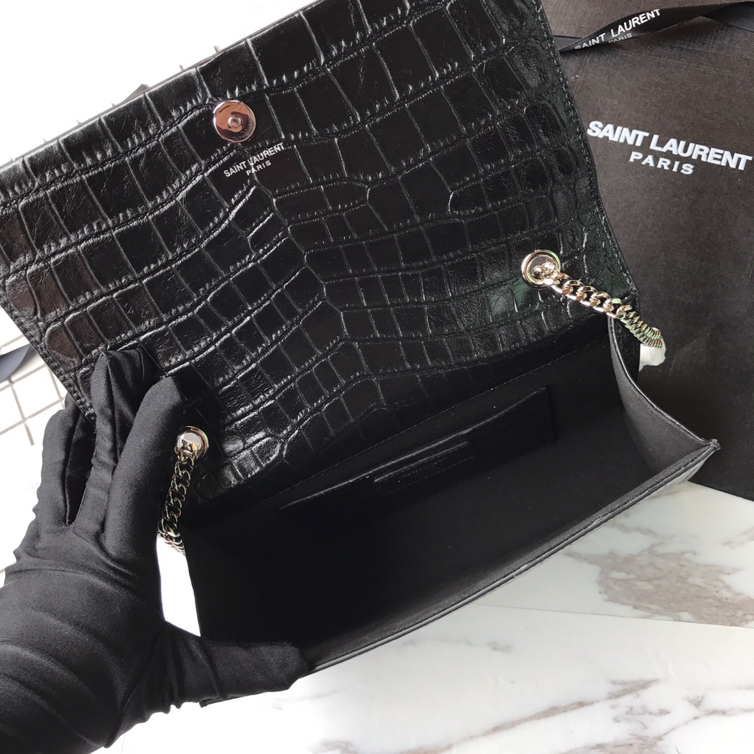 MONOGRAM CHAIN WALLET IN CROCODILE EMBOSSED SHINY LEATHER1:1High-quality replica