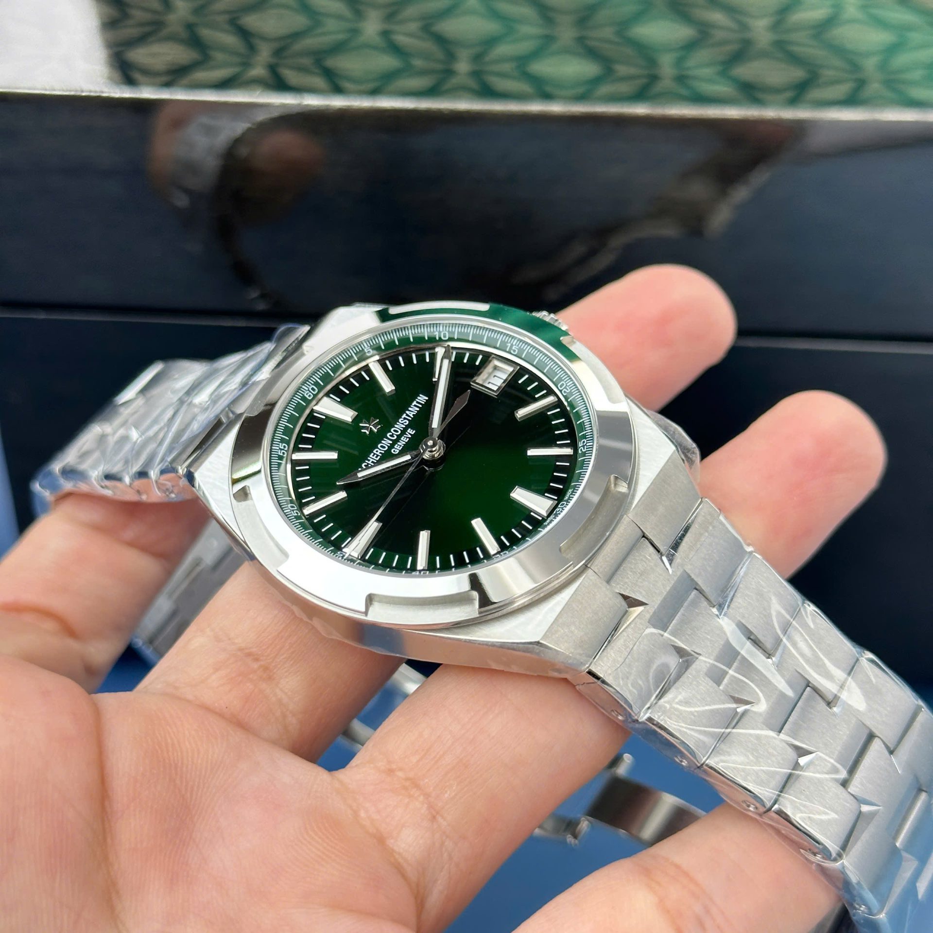Vacheron Constantin Overseas 4500V Replica High-class Watch Green Dial PPF Factory 41mm - Top club