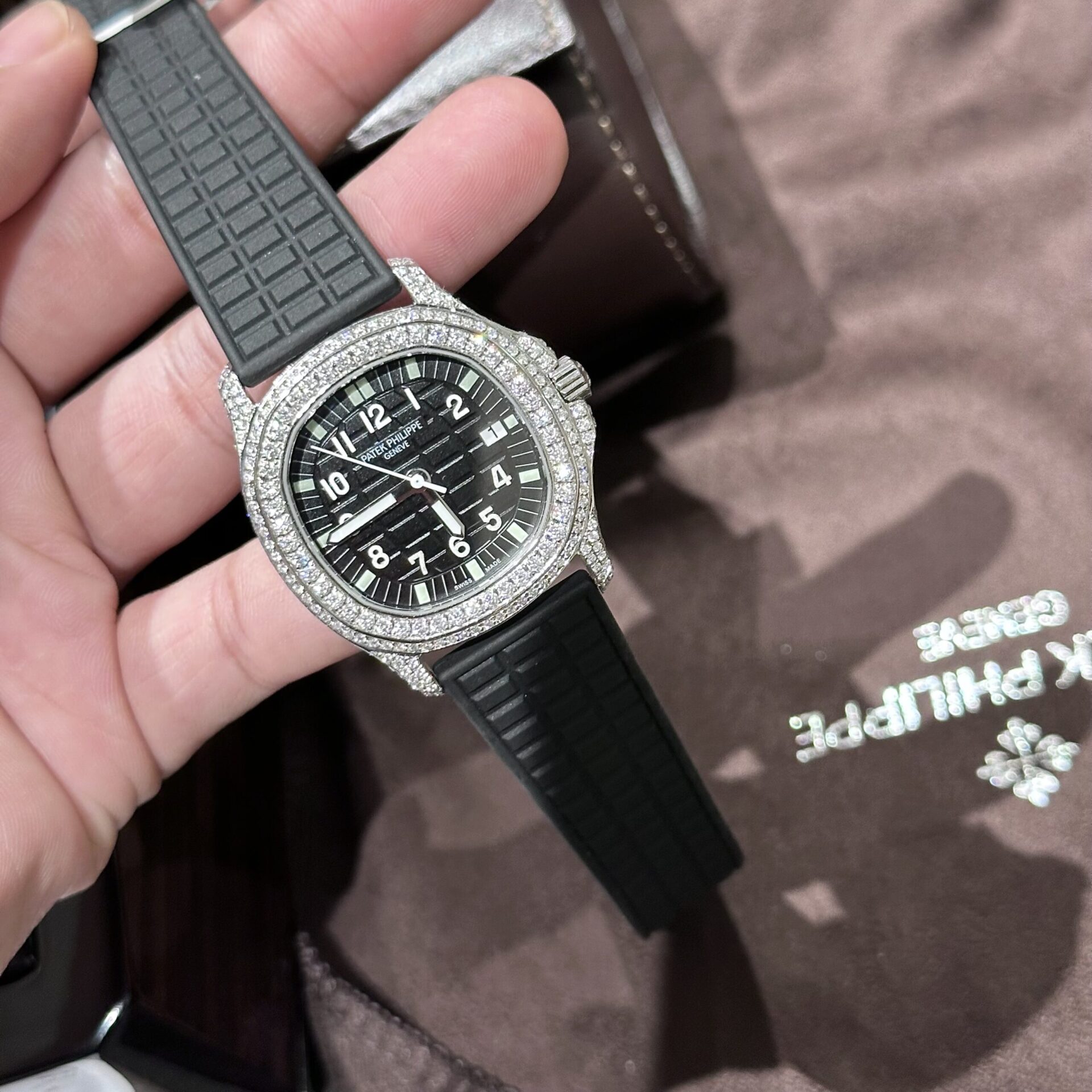 Patek Philippe Replica 1:1 Watch Aquanaut 5069G With Moissanite Diamonds Bezel 35.6mm - Top club