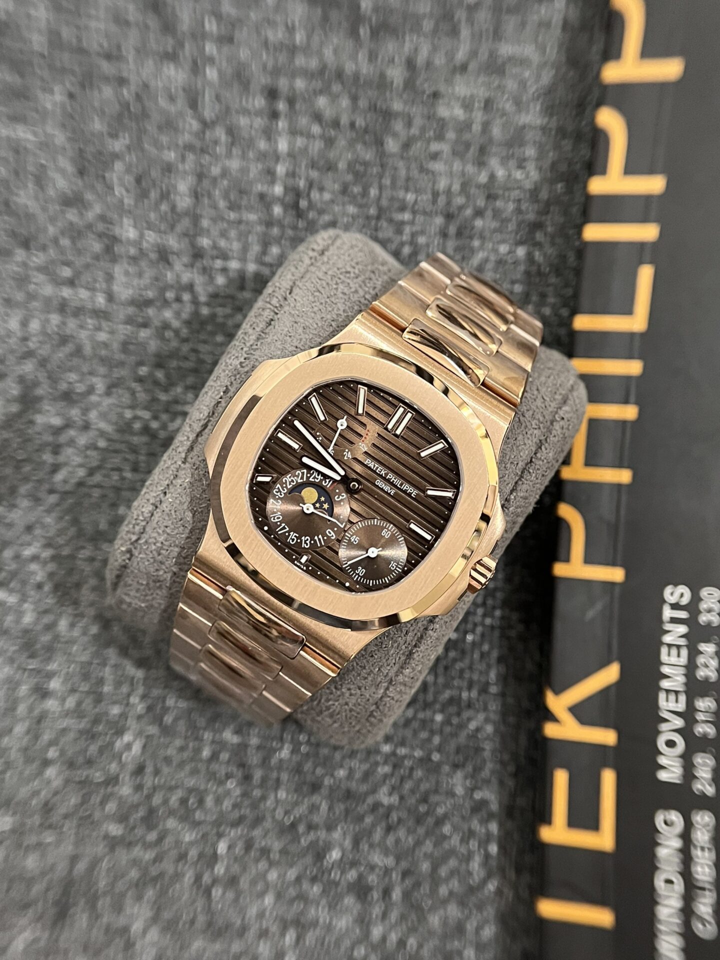 Patek Philippe Nautilus 5712R Replica Watch Rose Gold Chocolate Dial 40mm - Top club