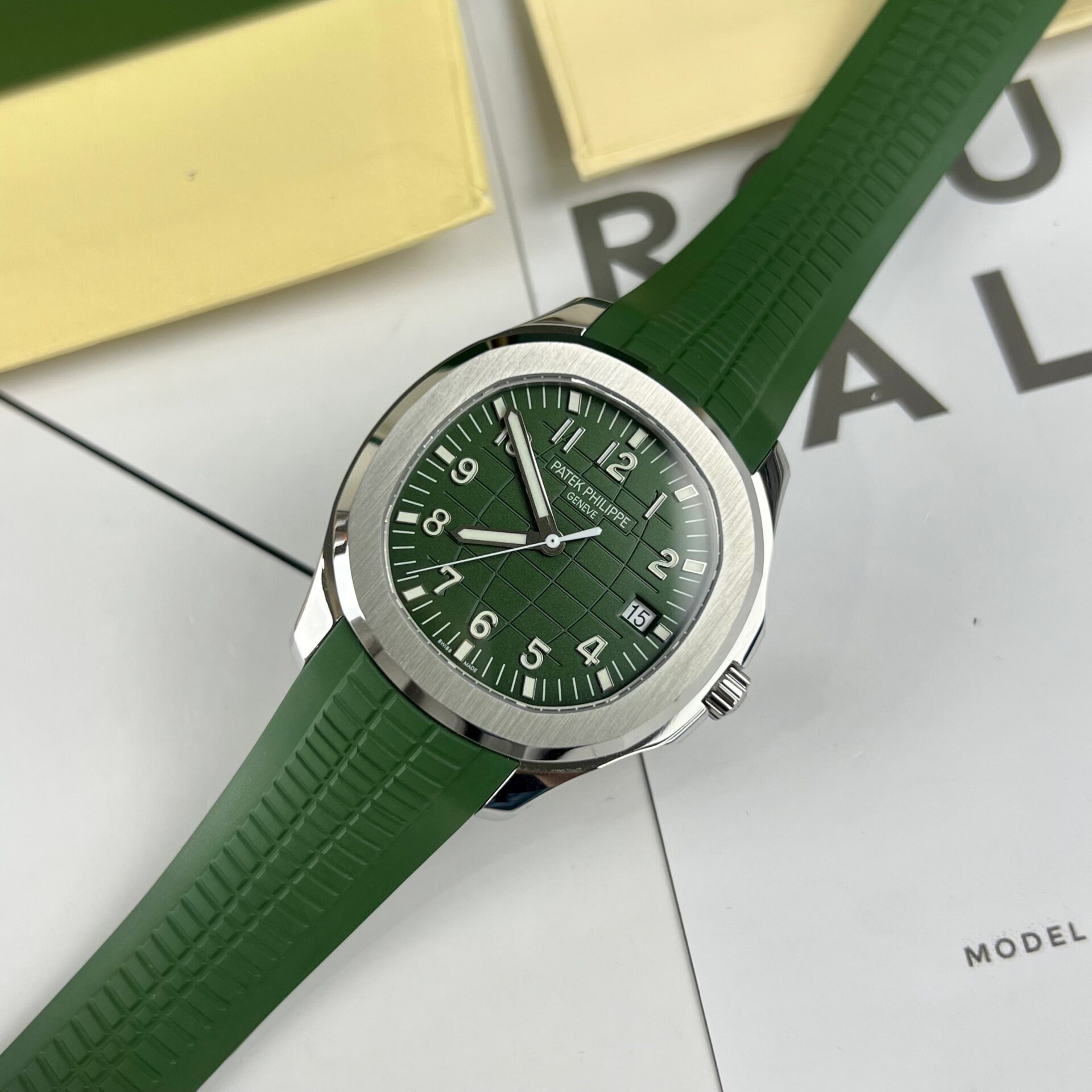 Patek Philippe Aquanaut 5168G Replica 1:1 Watch Green 42.2mm - Elite Watch Atelier