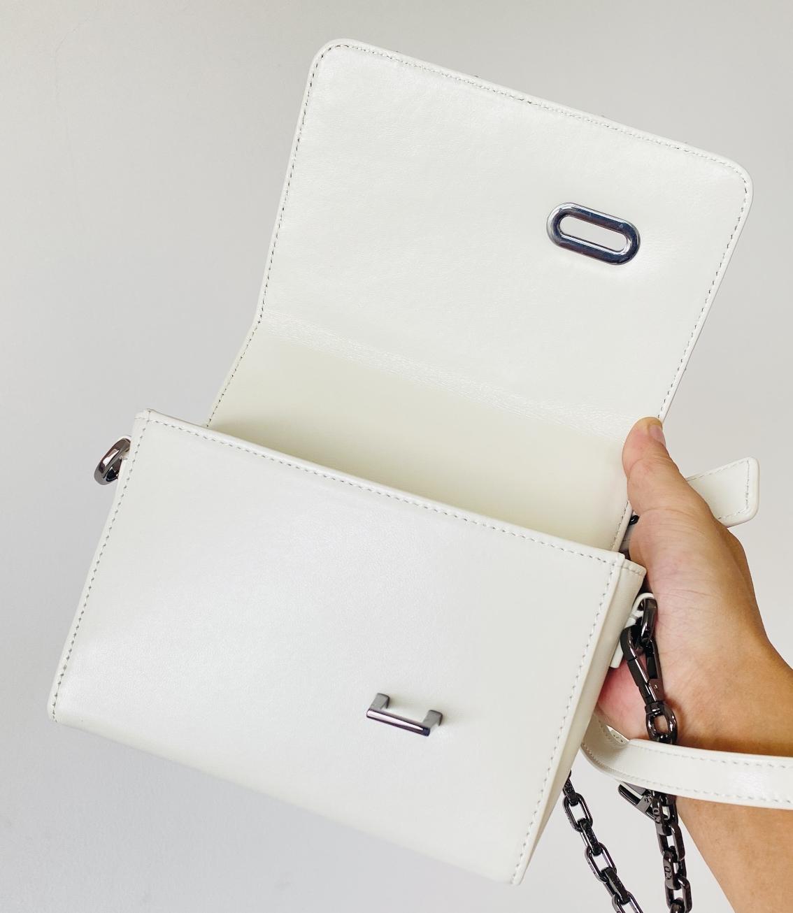 30 Montaigne Box Bag With Handle White For Women 10in/25cm M9218BNNA_M0301:1High-quality replica