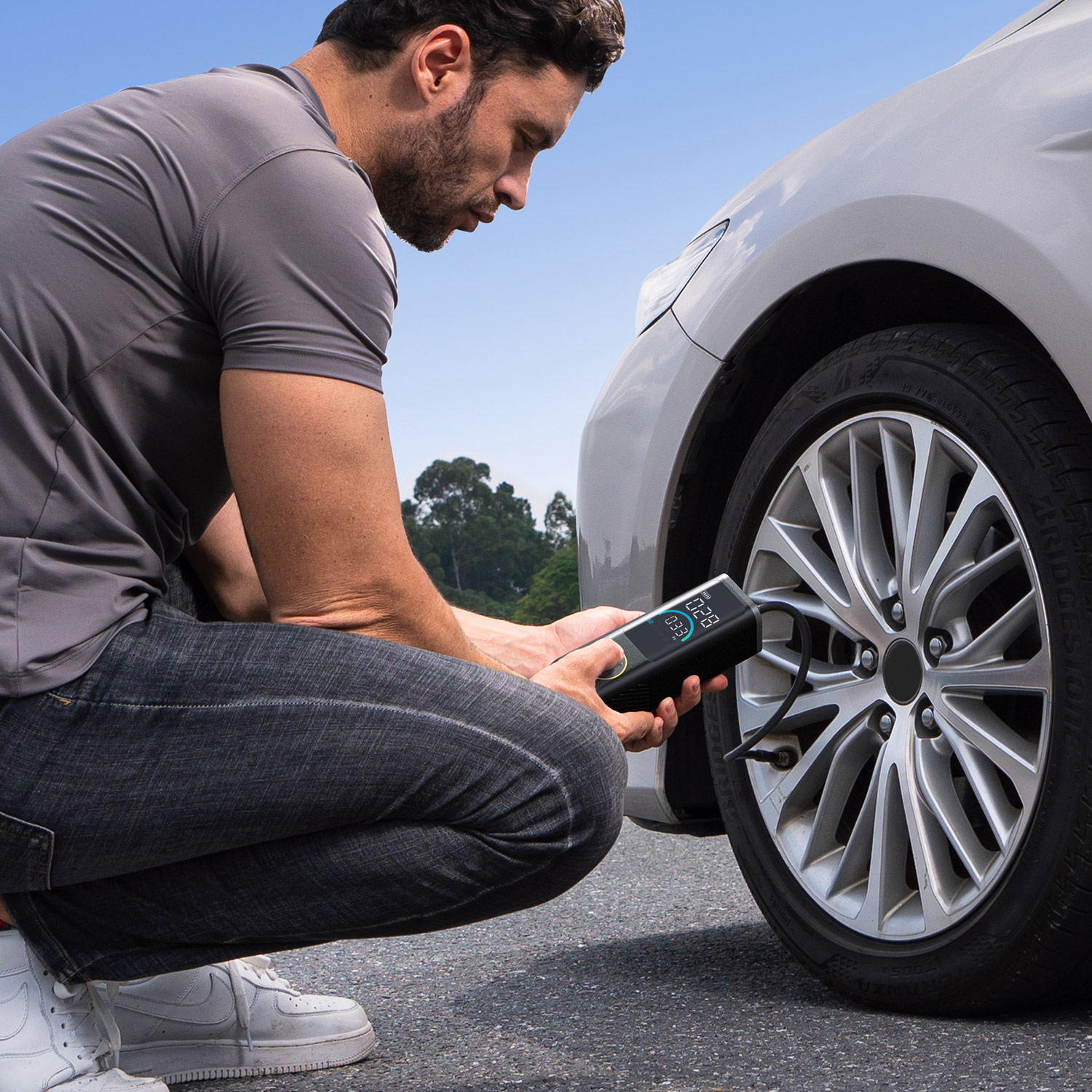 Fanttik S200 APEX Powerful Portable Air Pump and Tire Inflator with Power Bank - Image 4