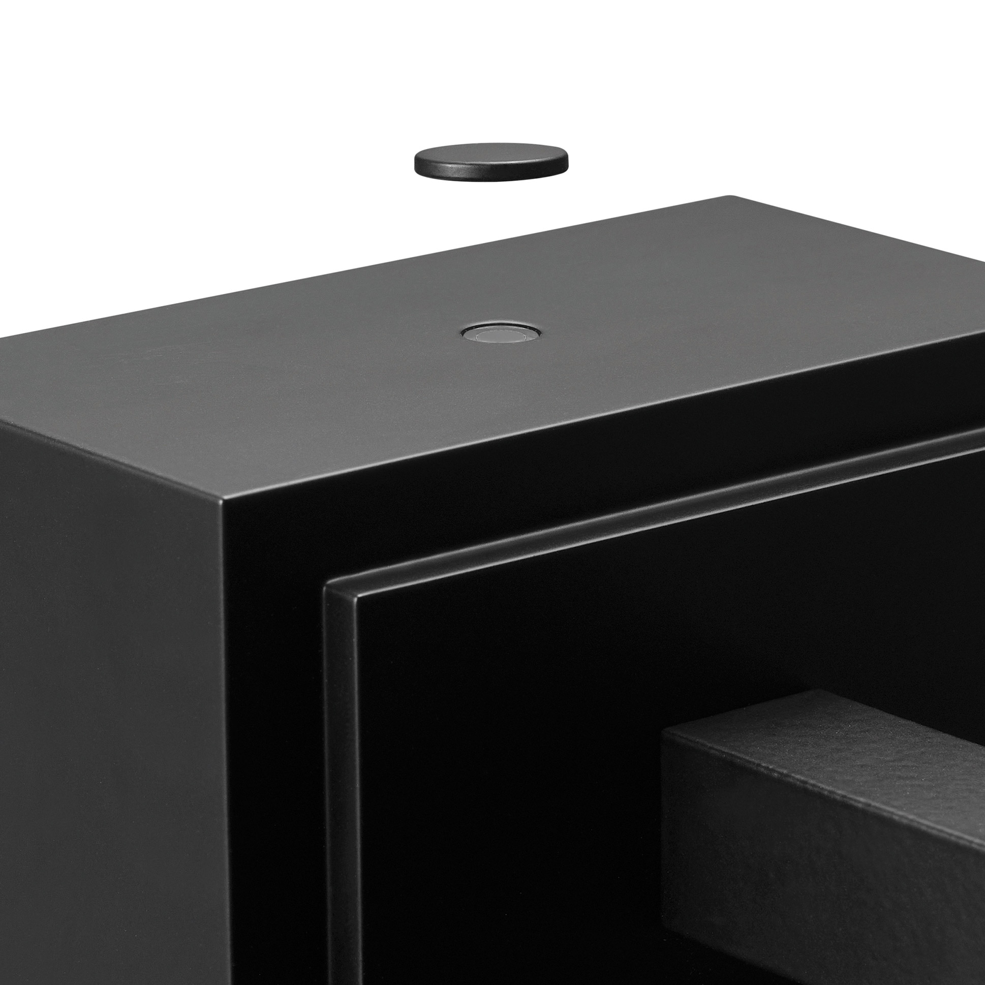 Globe Electric 14' Matte Black Outdoor Wall Light with GFCI Outlet - Image 4
