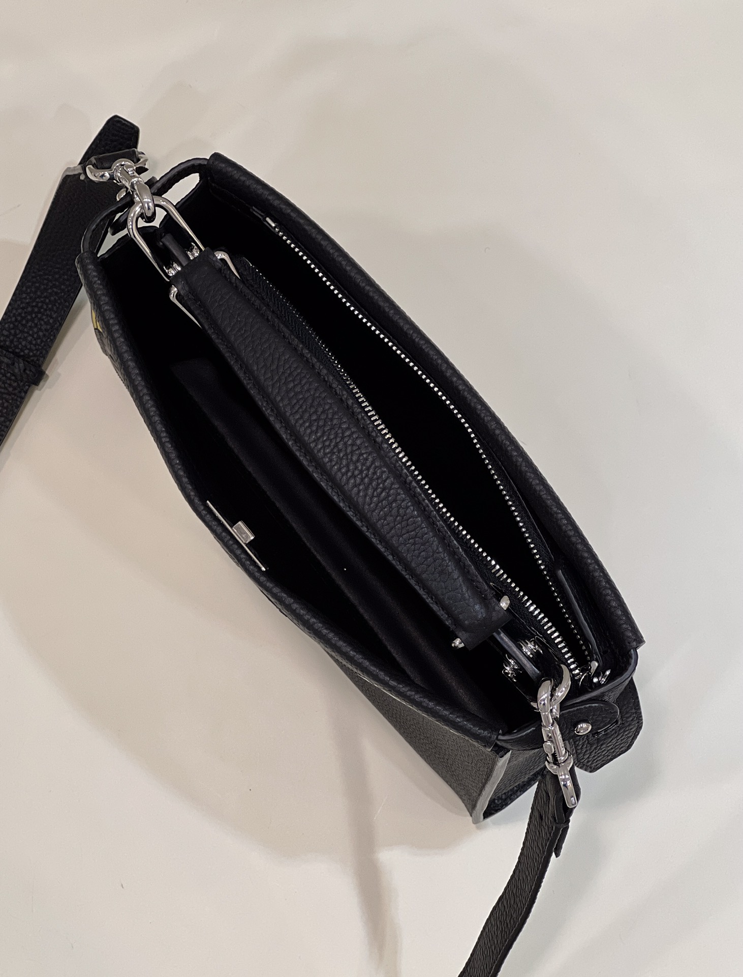 Fendi O'Lock Zipper - Replicaclubs