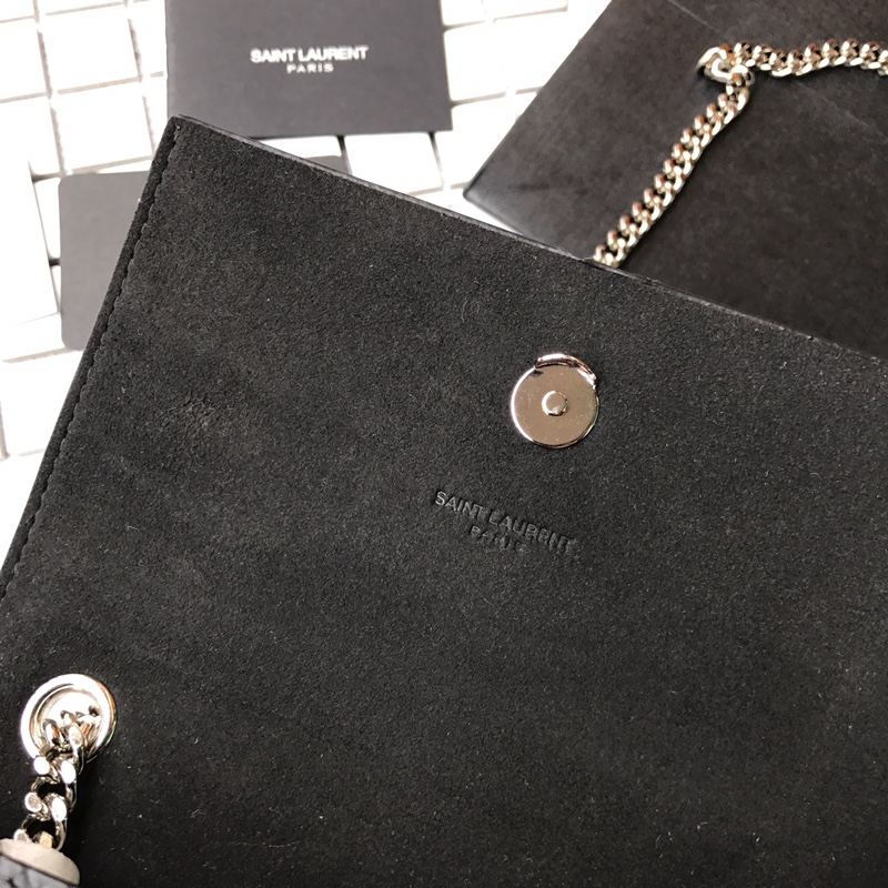 MONOGRAM CHAIN WALLET IN CROCODILE EMBOSSED SHINY LEATHER1:1High-quality replica