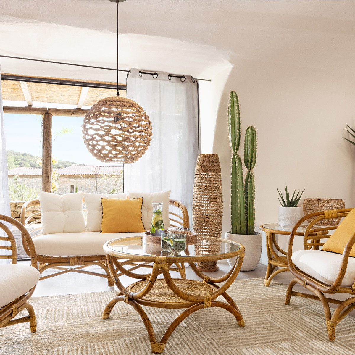 Ensemble canap&eacute;, 2 fauteuils et table basse "Farah" Rotin, Tissu blanc