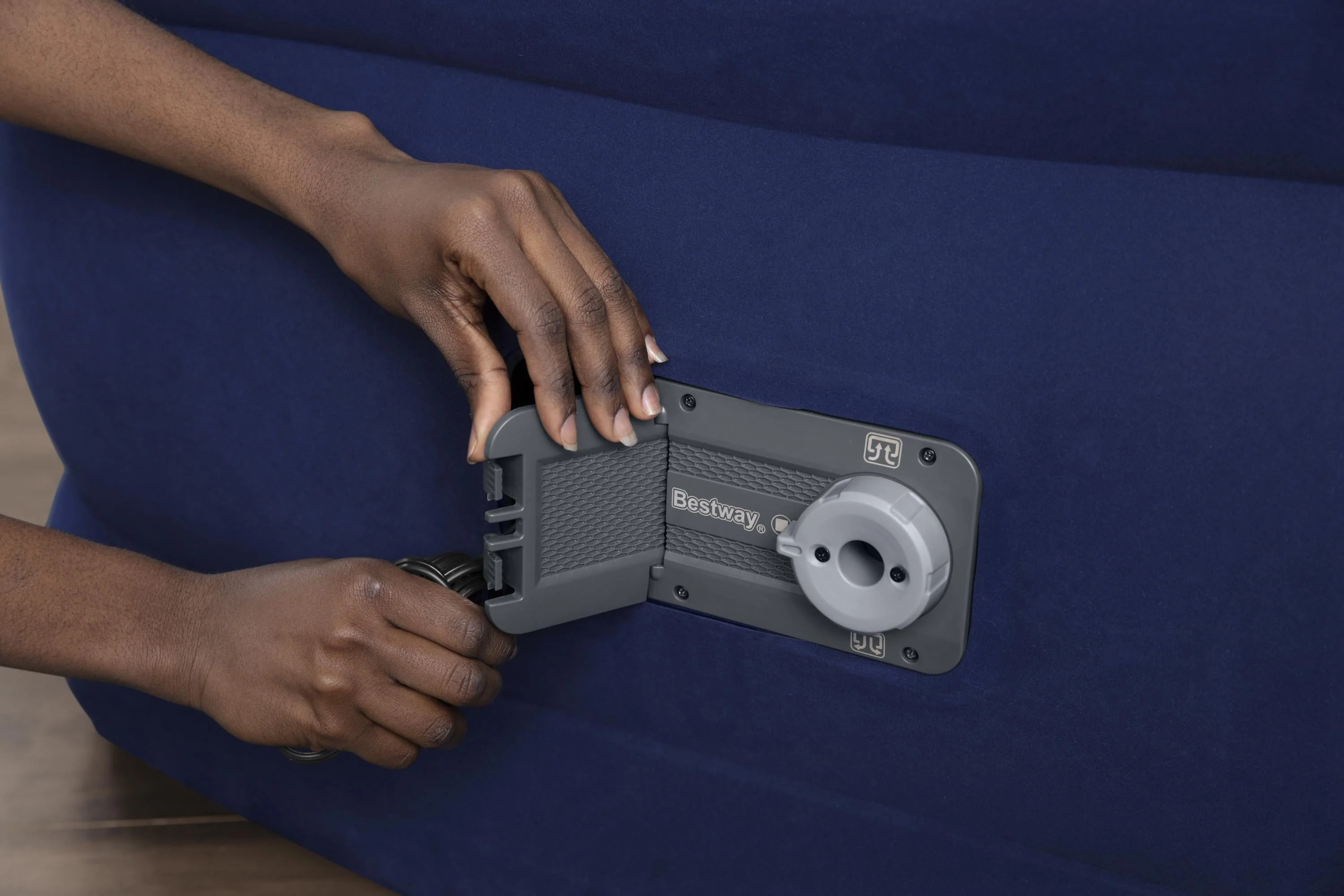 Fashion 20" Twin Air Mattress with Built-in Pump - Image 2