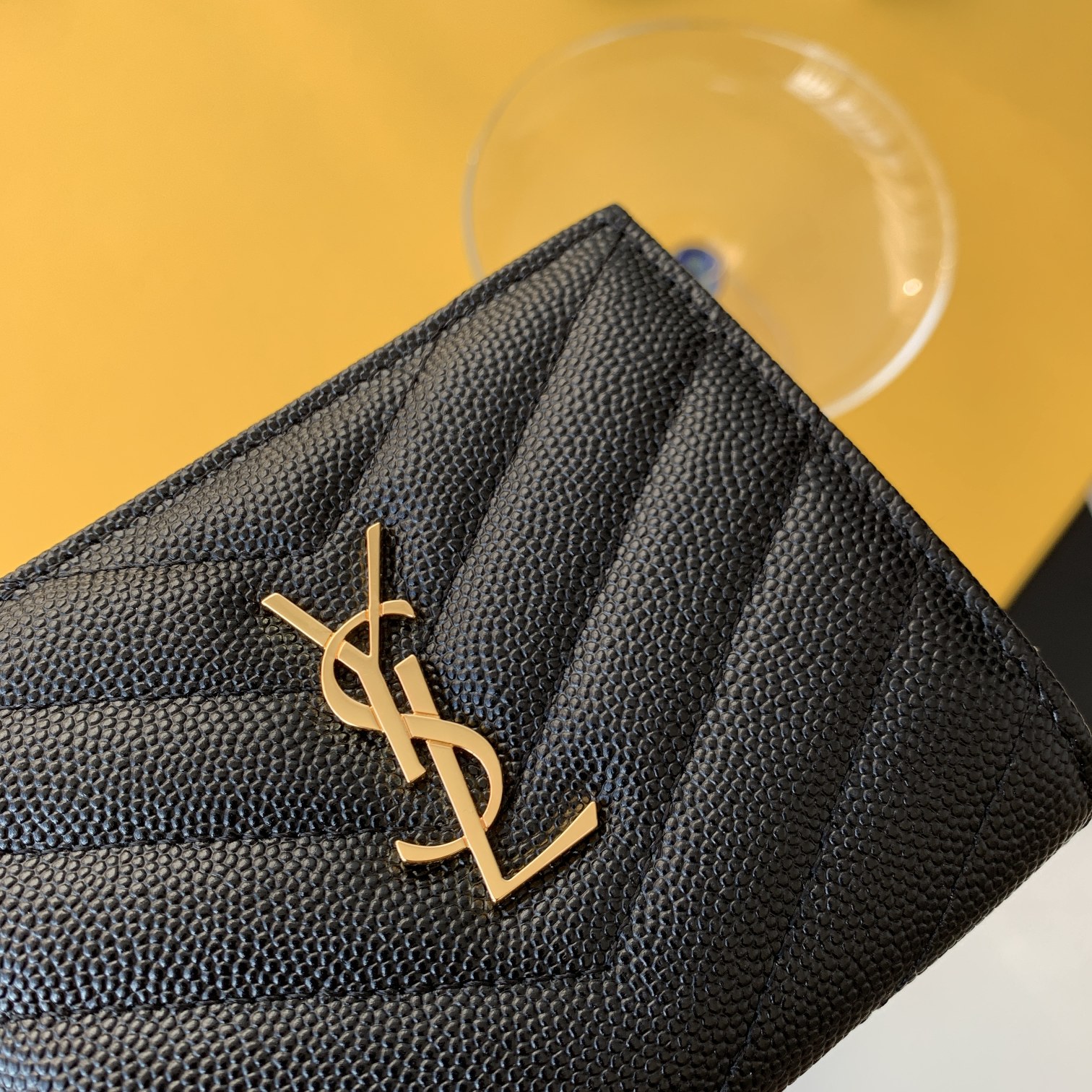CASSANDRE MATELASSÉ FLAP CARD CASE IN GRAIN DE POUDRE EMBOSSED LEATHER1:1High-quality replica